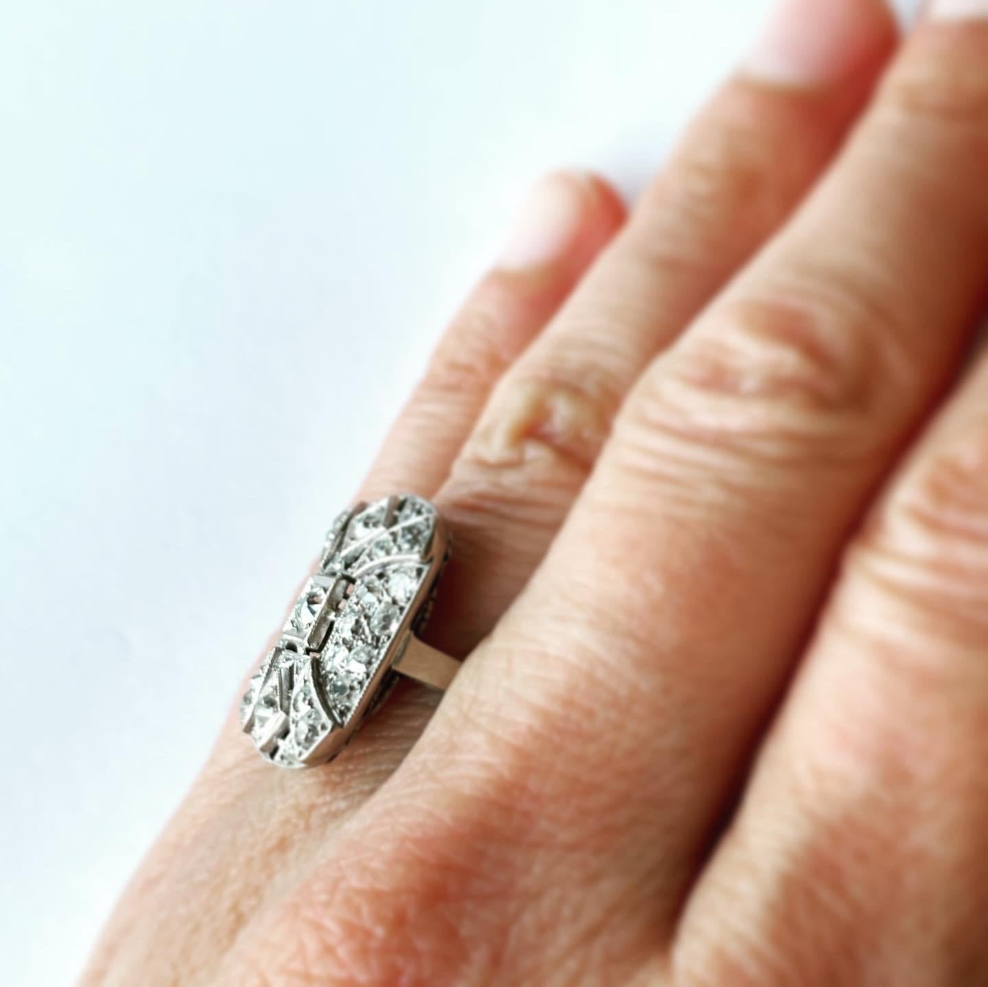 1930s Art Deco Platinum Diamond Antique Bridal Fashion Ring 3