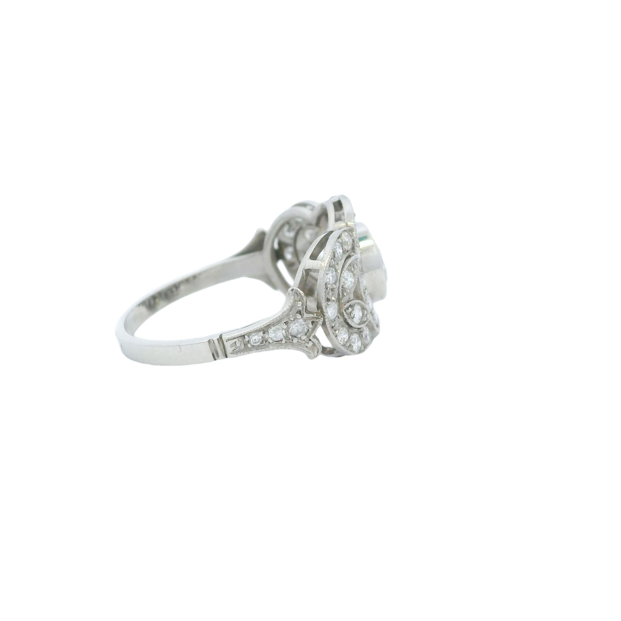 Anillo de diamantes de platino Art Decó de los años 20 con motivo floral - Centro de 0,85 qt Corte redondo en venta