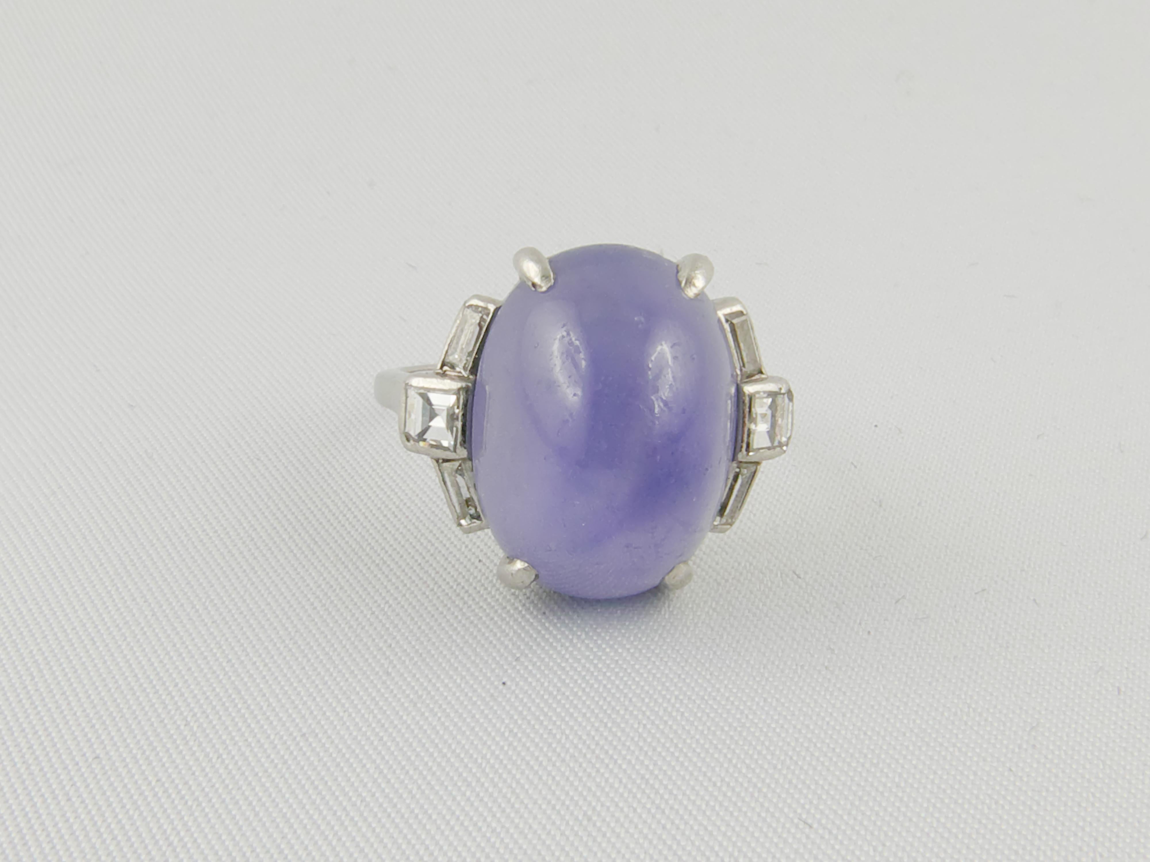 Extremely chic 1920s Art Deco Platinum Star Sapphire and Diamond Ring.
The gorgeous oval shaped Sugar Loaf is a no-heat Ceylon Star Sapphire in a simple four claws Platinum setting, laterally complemented with tapered and squared sparkling