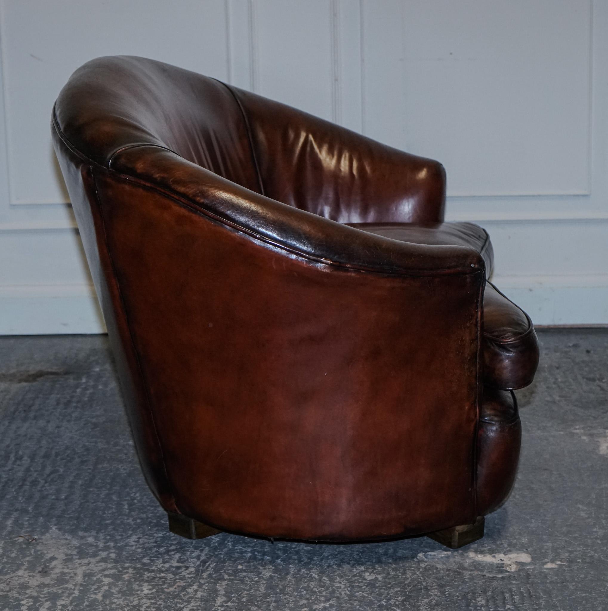 ART DECO DES ANNÉES 20 RESTAURÉ teint à la main en brun whisky SOFA ARMCHAiRS FOOTSTOOLS en vente 3