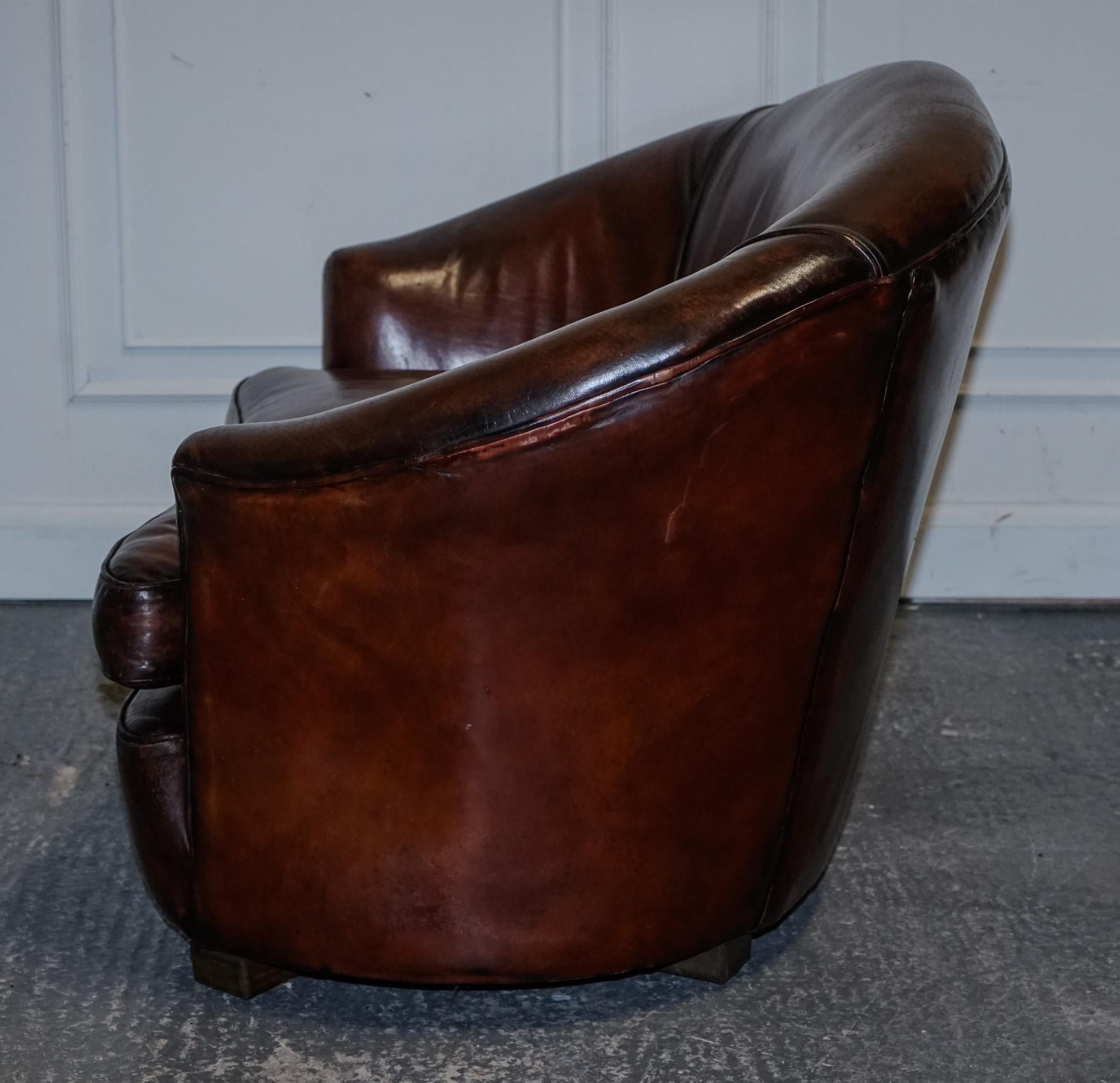 ART DECO DES ANNÉES 20 RESTAURÉ teint à la main en brun whisky SOFA ARMCHAiRS FOOTSTOOLS en vente 4