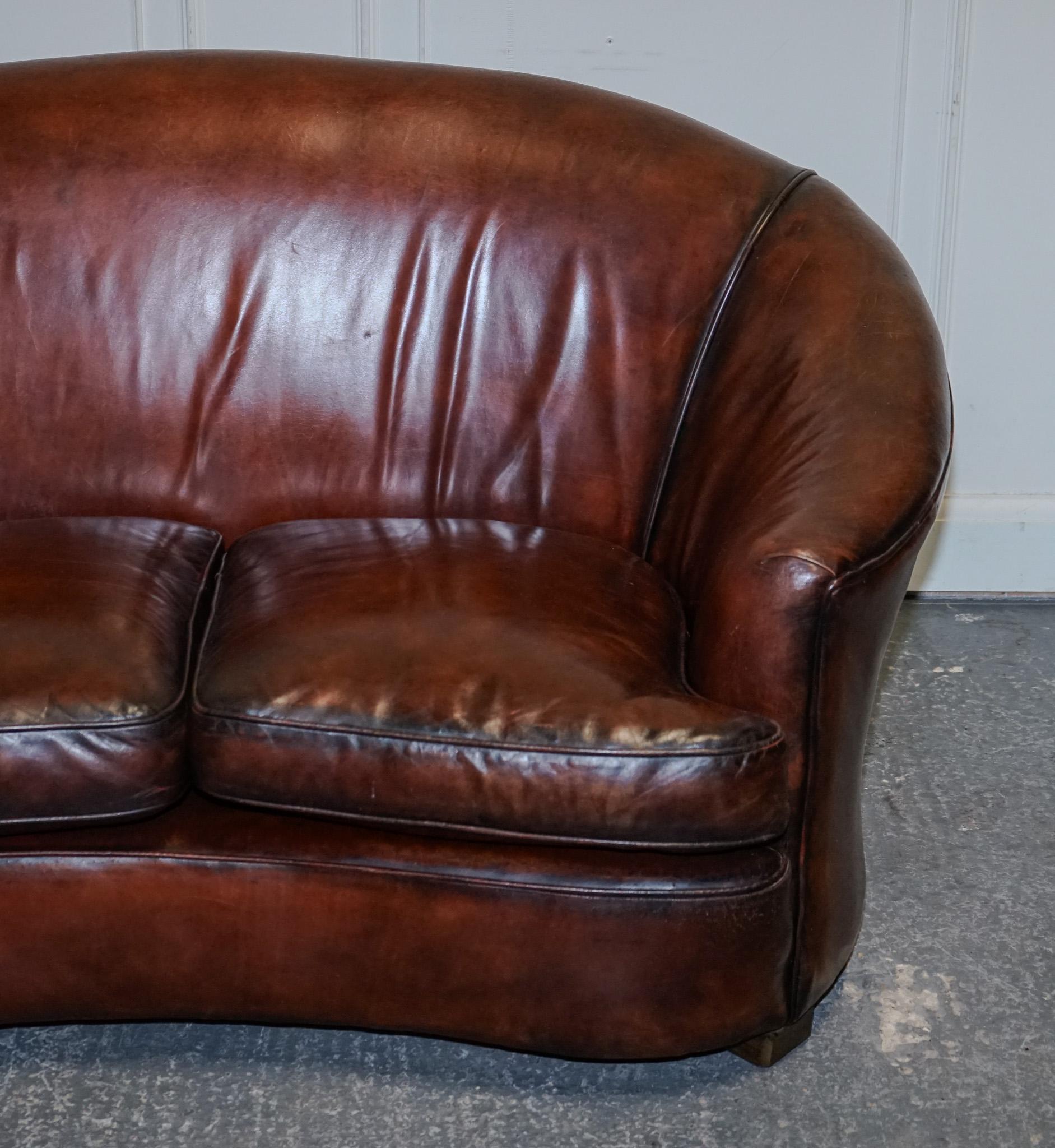 Fait main ART DECO DES ANNÉES 20 RESTAURÉ teint à la main en brun whisky SOFA ARMCHAiRS FOOTSTOOLS en vente