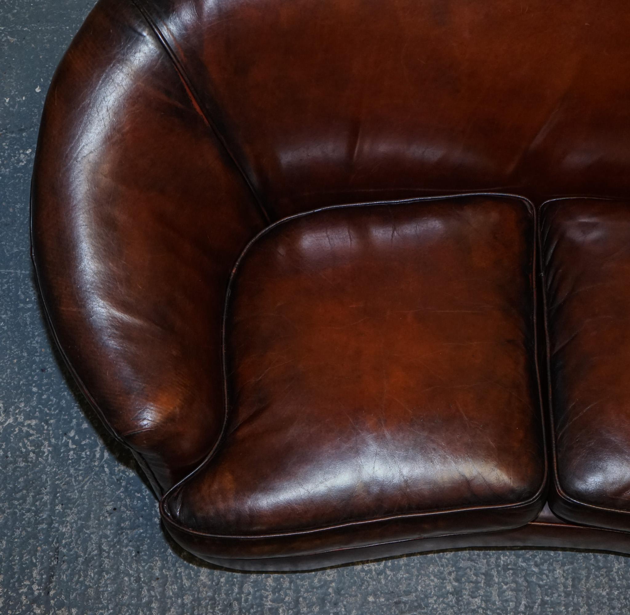 ART DECO DES ANNÉES 20 RESTAURÉ teint à la main en brun whisky SOFA ARMCHAiRS FOOTSTOOLS en vente 1