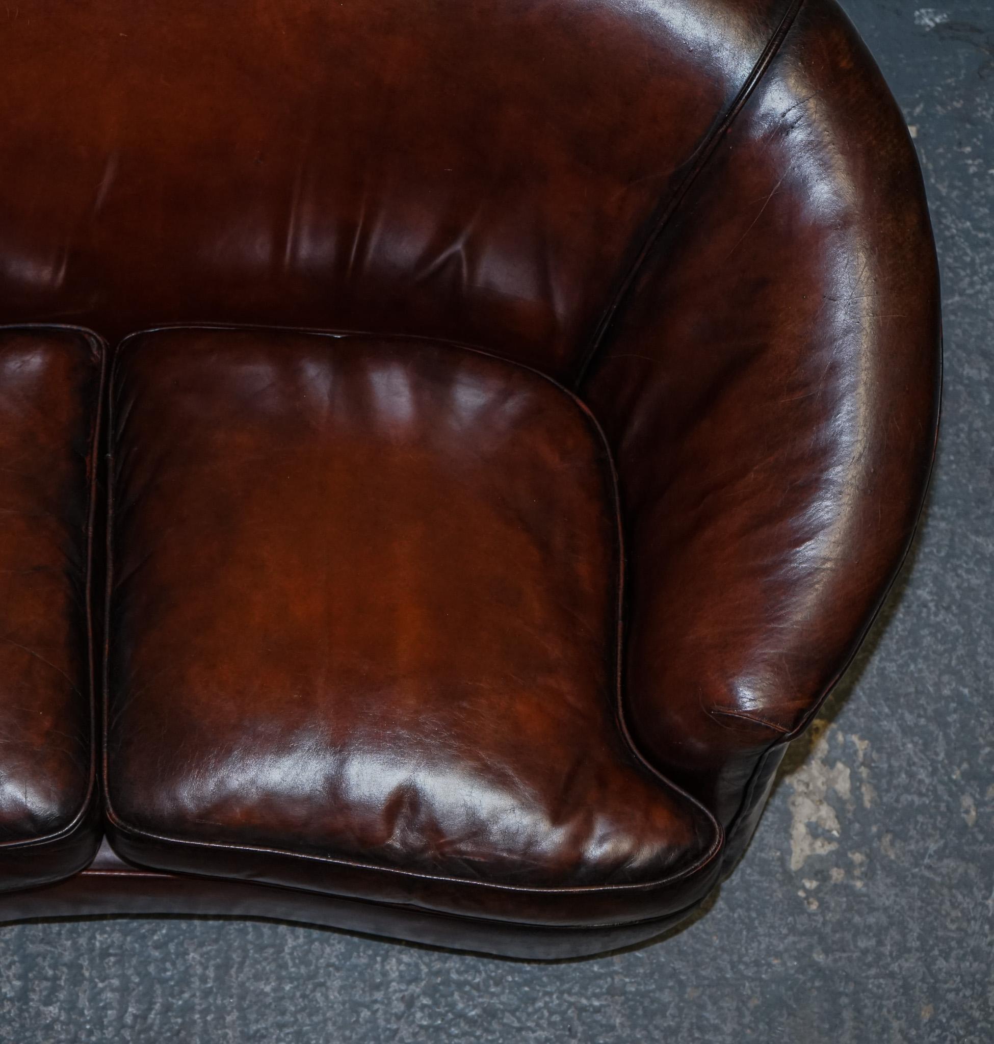 ART DECO DES ANNÉES 20 RESTAURÉ teint à la main en brun whisky SOFA ARMCHAiRS FOOTSTOOLS en vente 2