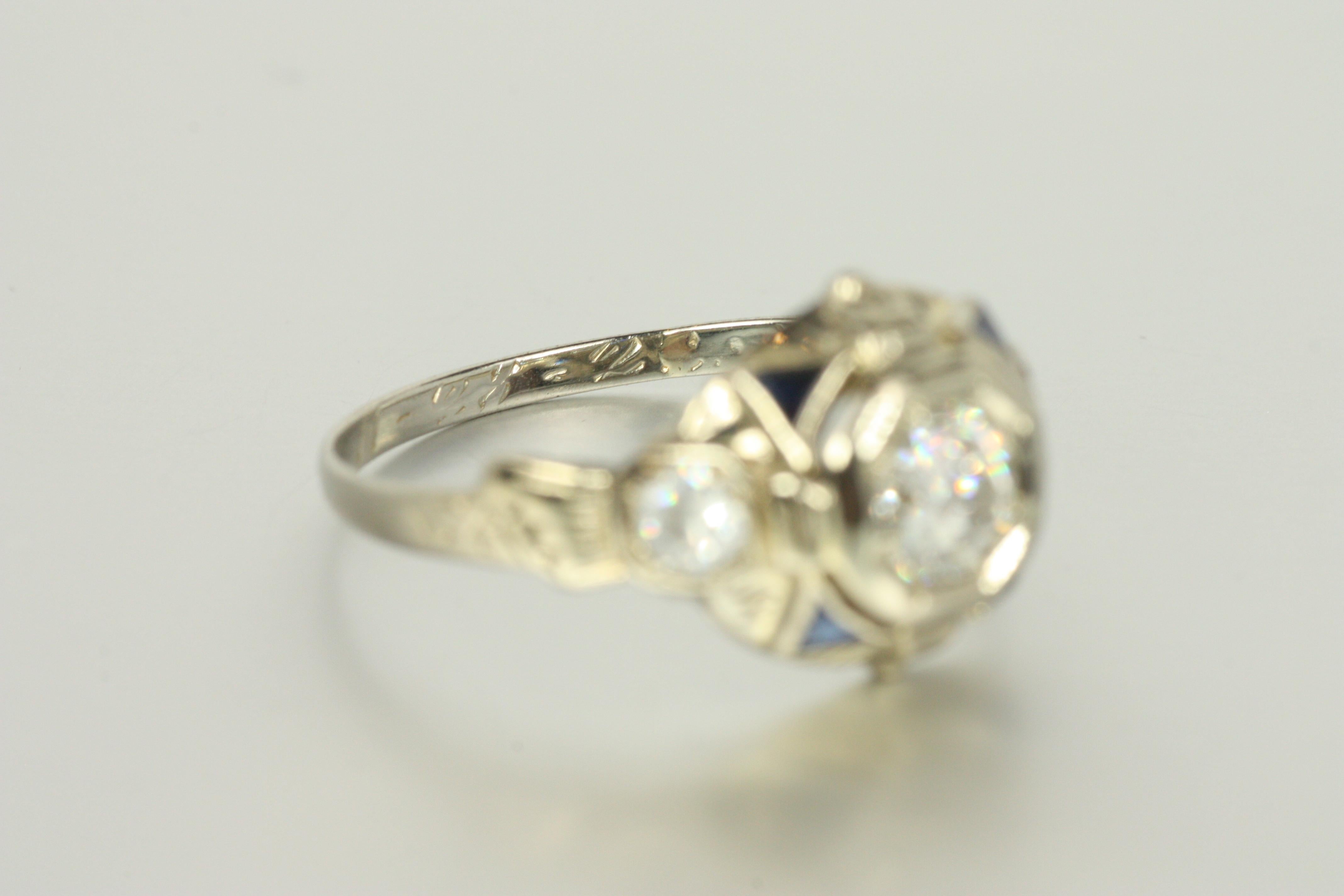 Bague Art déco des années 1920 avec diamants et saphirs de taille européenne ancienne en vente 2
