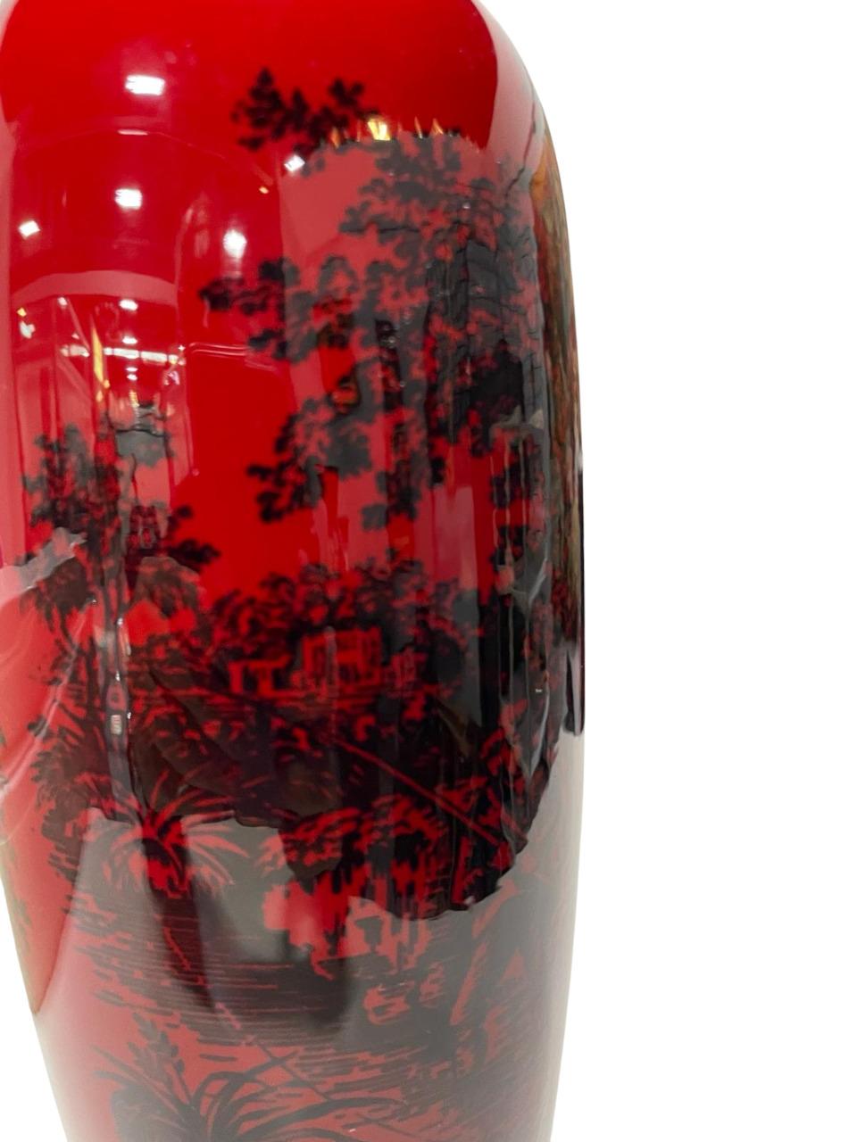 Début du 20ème siècle Vase flambé One Royal Doulton Art Deco des années 1920, motif Woodcote, forme n° 1617. en vente