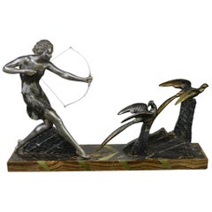 Sculpture Art déco des années 1920 d'Ouriano, femme chassant deux oiseaux