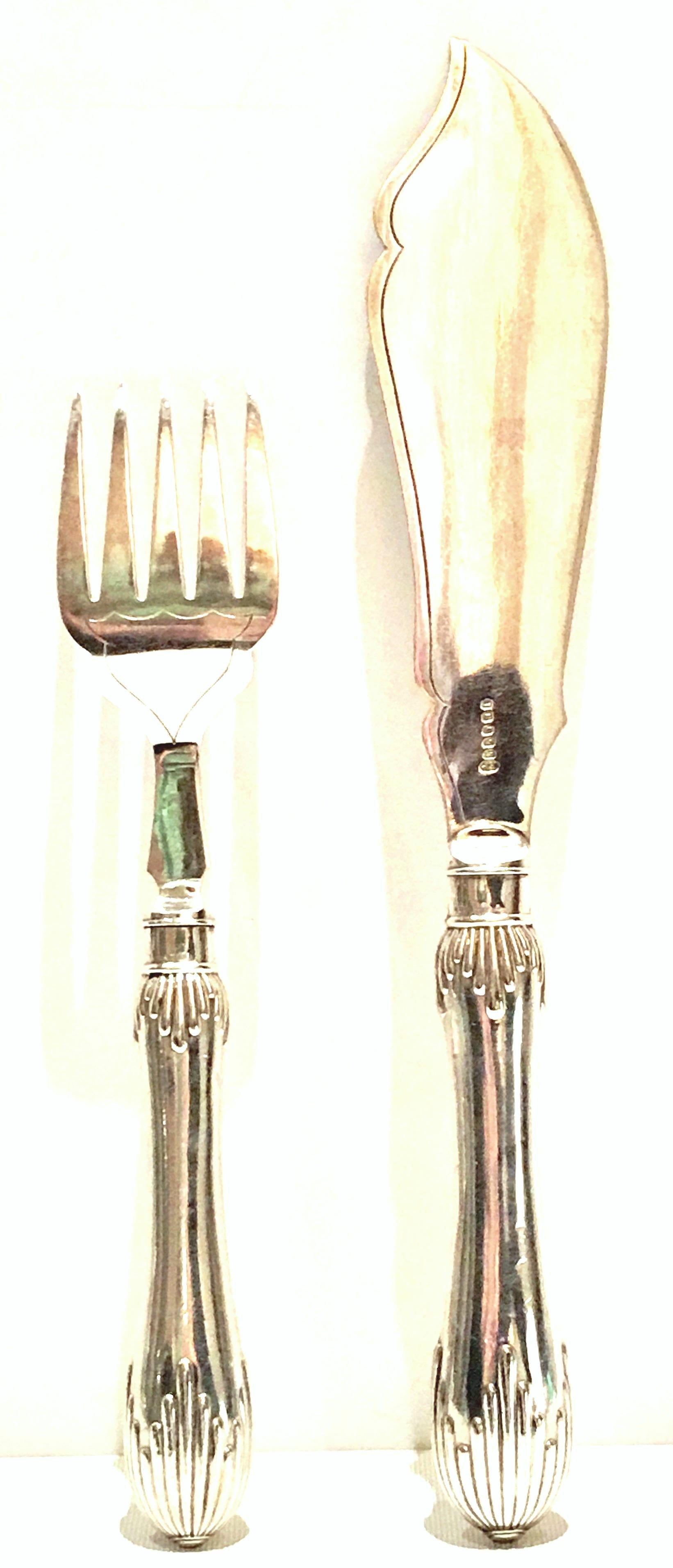 1920s Sheffield England silver plate Art Deco fish serving fork and knife, two-piece set. Silver plate hallmarks by, Joseph Elliot & Sons, Sheffield England. Pattern of scroll and leaf engraved on knife blade and raised detail on handles. Fork