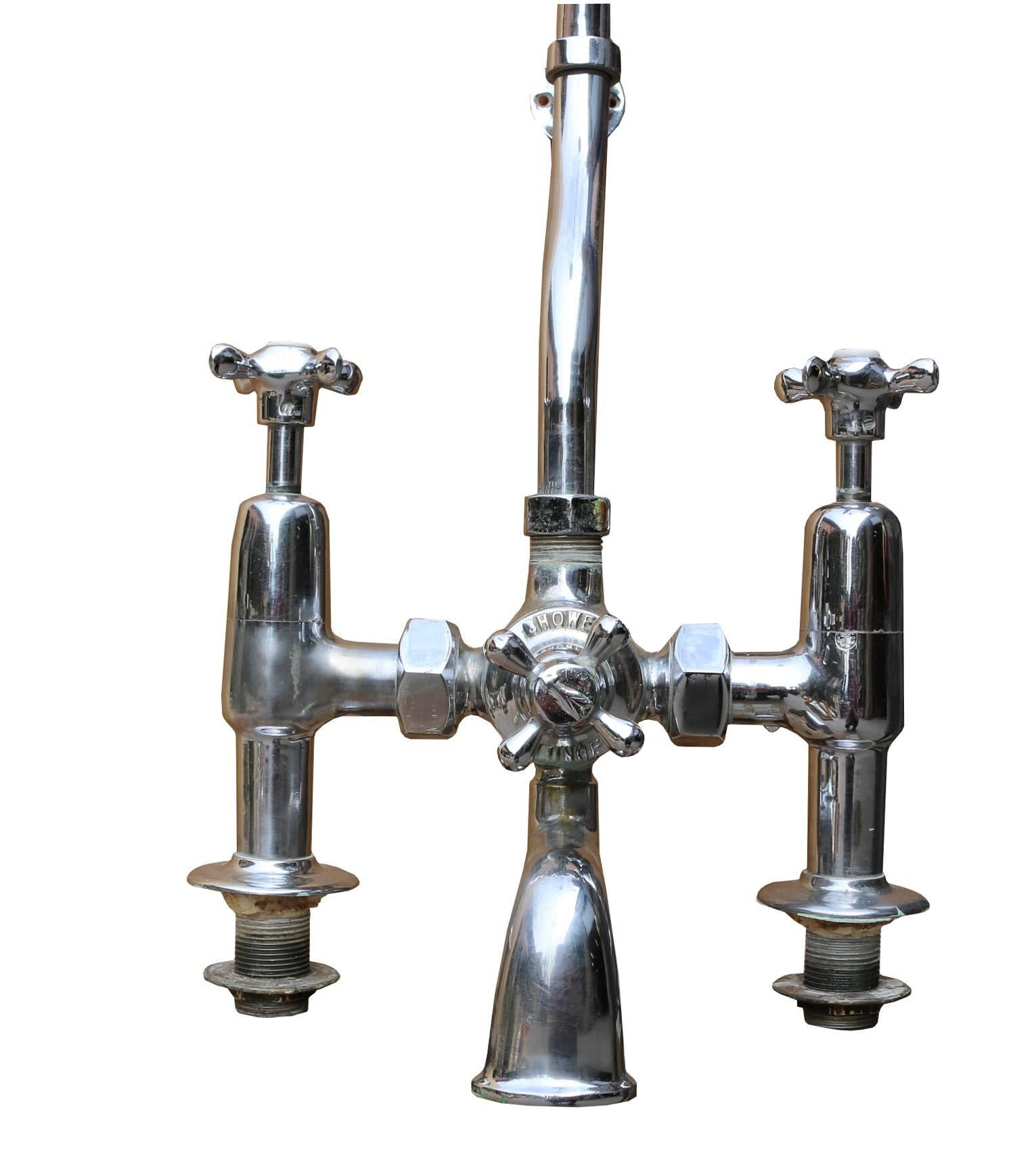 This set is in good condition. The taps have not been tested but have come straight from a working bathroom and the chrome is in reasonable condition.
Measure: Total height from the base of the taps to the top 175 cm
Tap height 23.5 cm
Shower