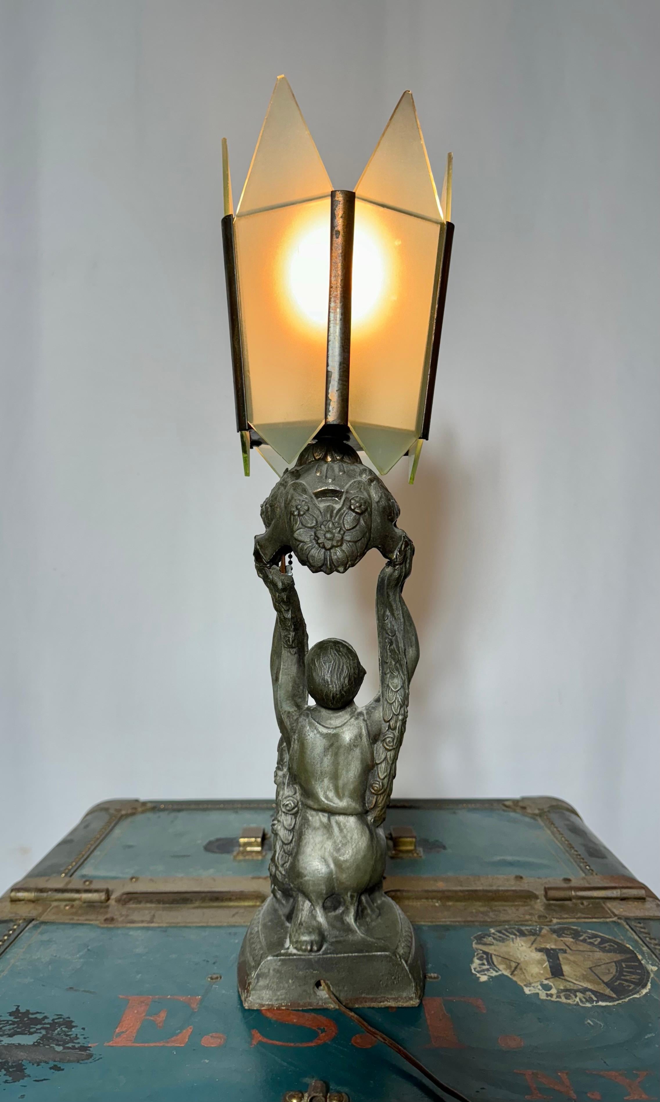 Art Déco Lampada da tavolo Art Deco Giovanna d'Arco di La Belle degli anni Venti