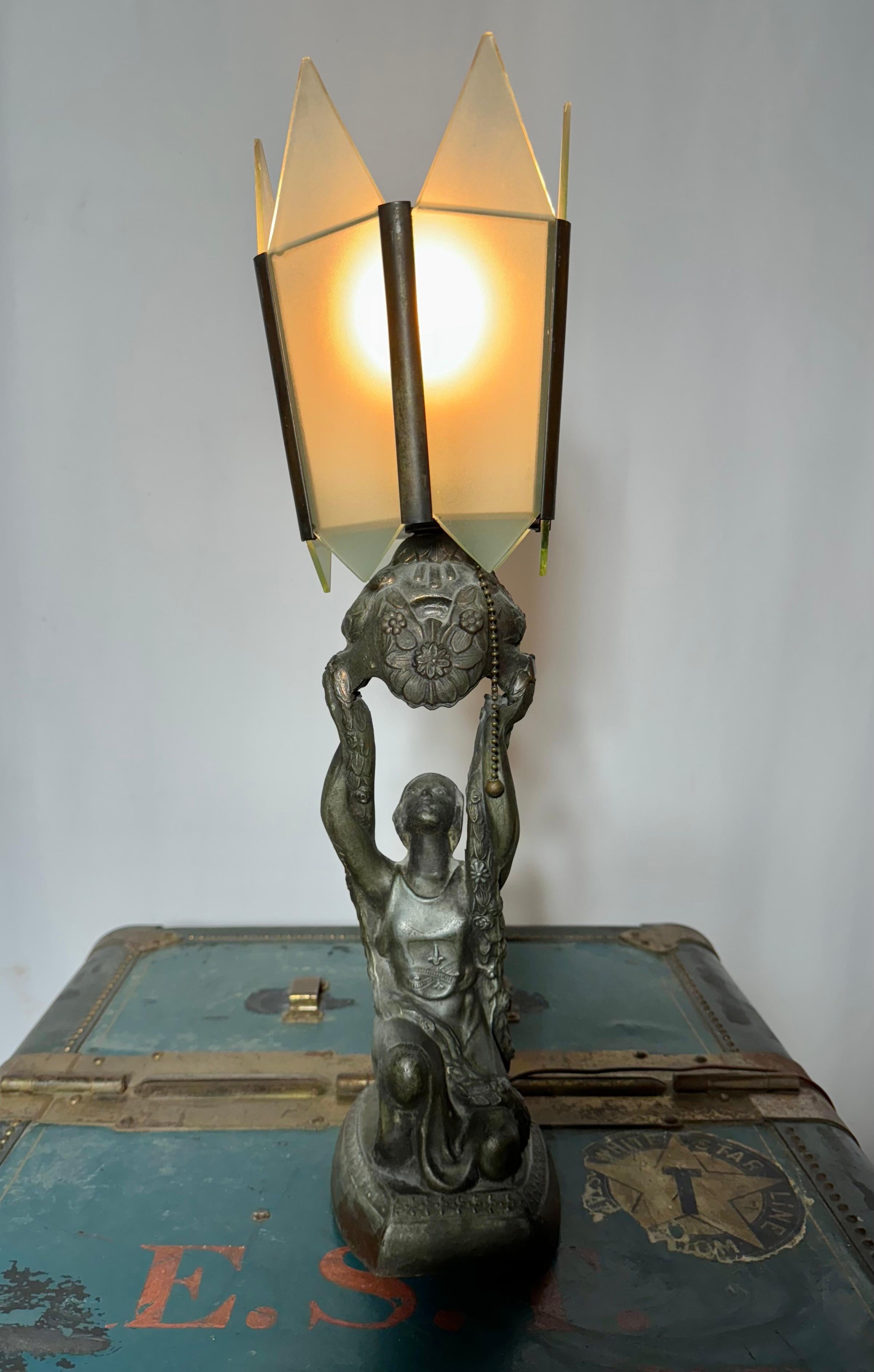 Francese Lampada da tavolo Art Deco Giovanna d'Arco di La Belle degli anni Venti