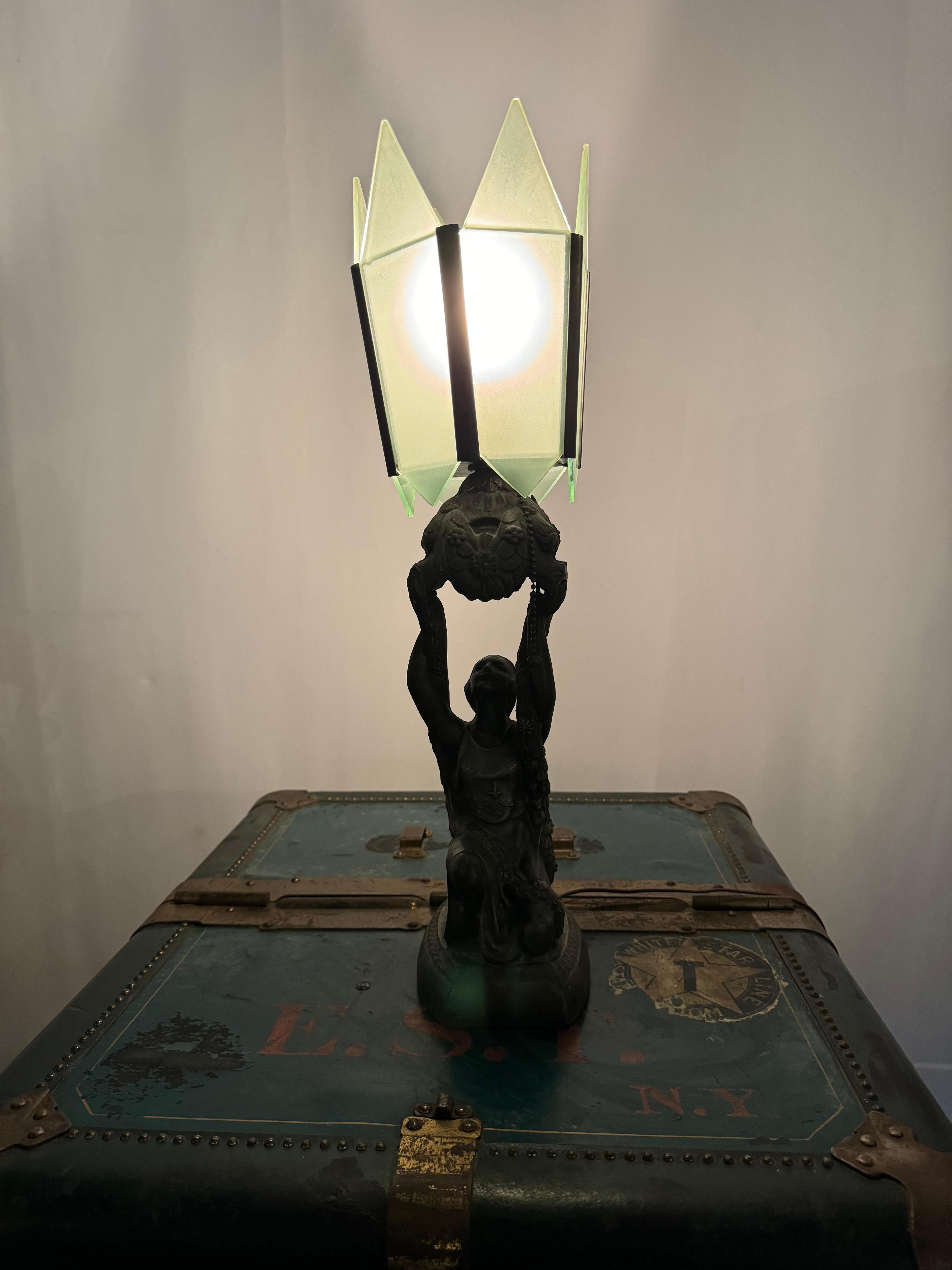 Lampada da tavolo Art Deco Giovanna d'Arco di La Belle degli anni Venti In condizioni buone a Buffalo, NY