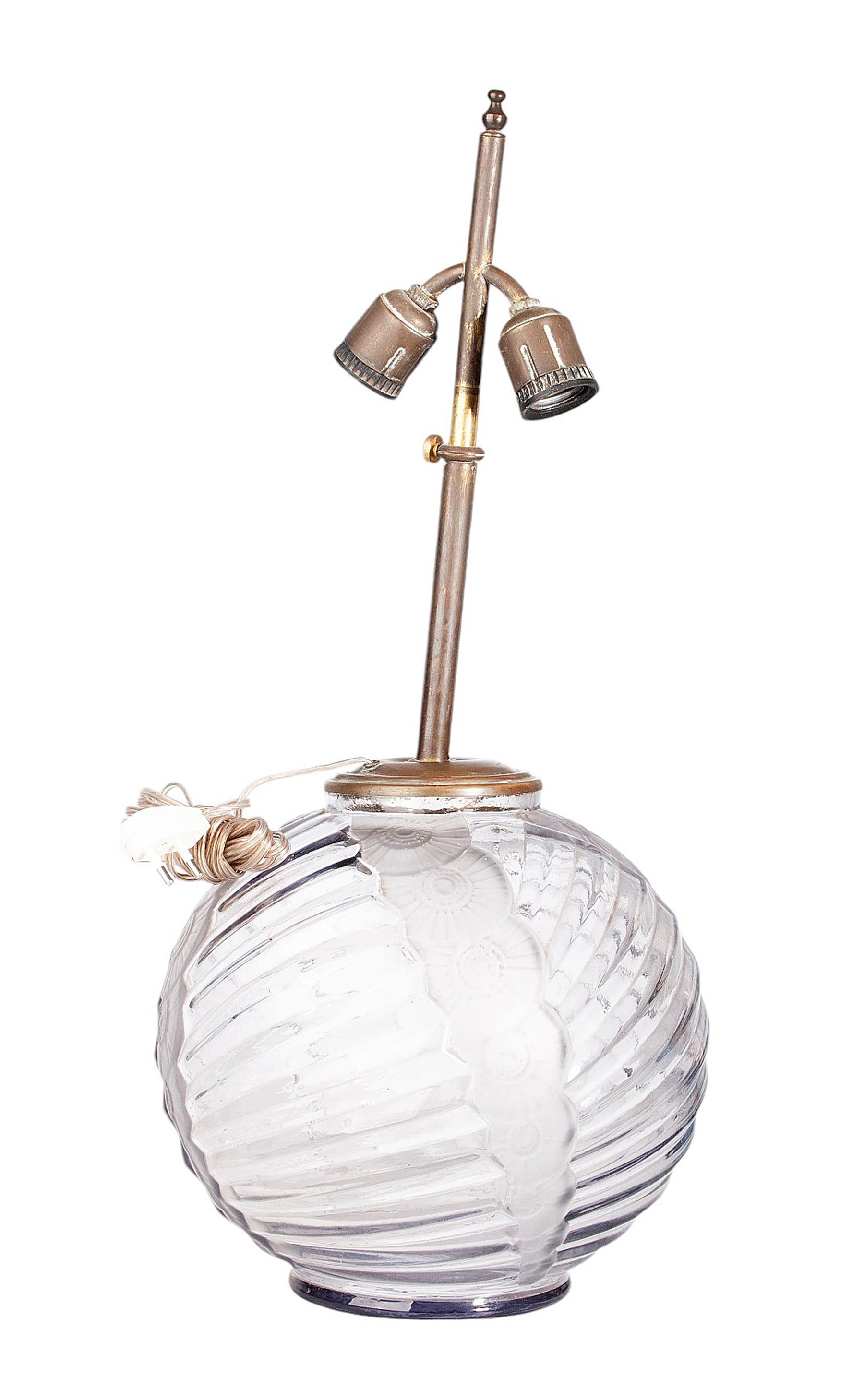 Lámpara esférica de cristal Art Déco de los años 20 de Henri Dieupart para Simonet Frères, Francia Francés en venta
