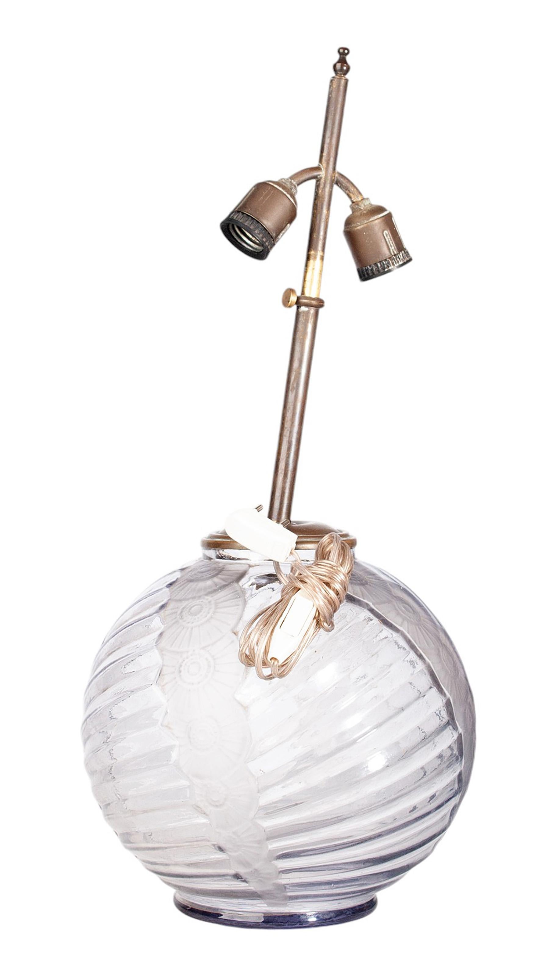 Lámpara esférica de cristal Art Déco de los años 20 de Henri Dieupart para Simonet Frères, Francia Vaciado en venta