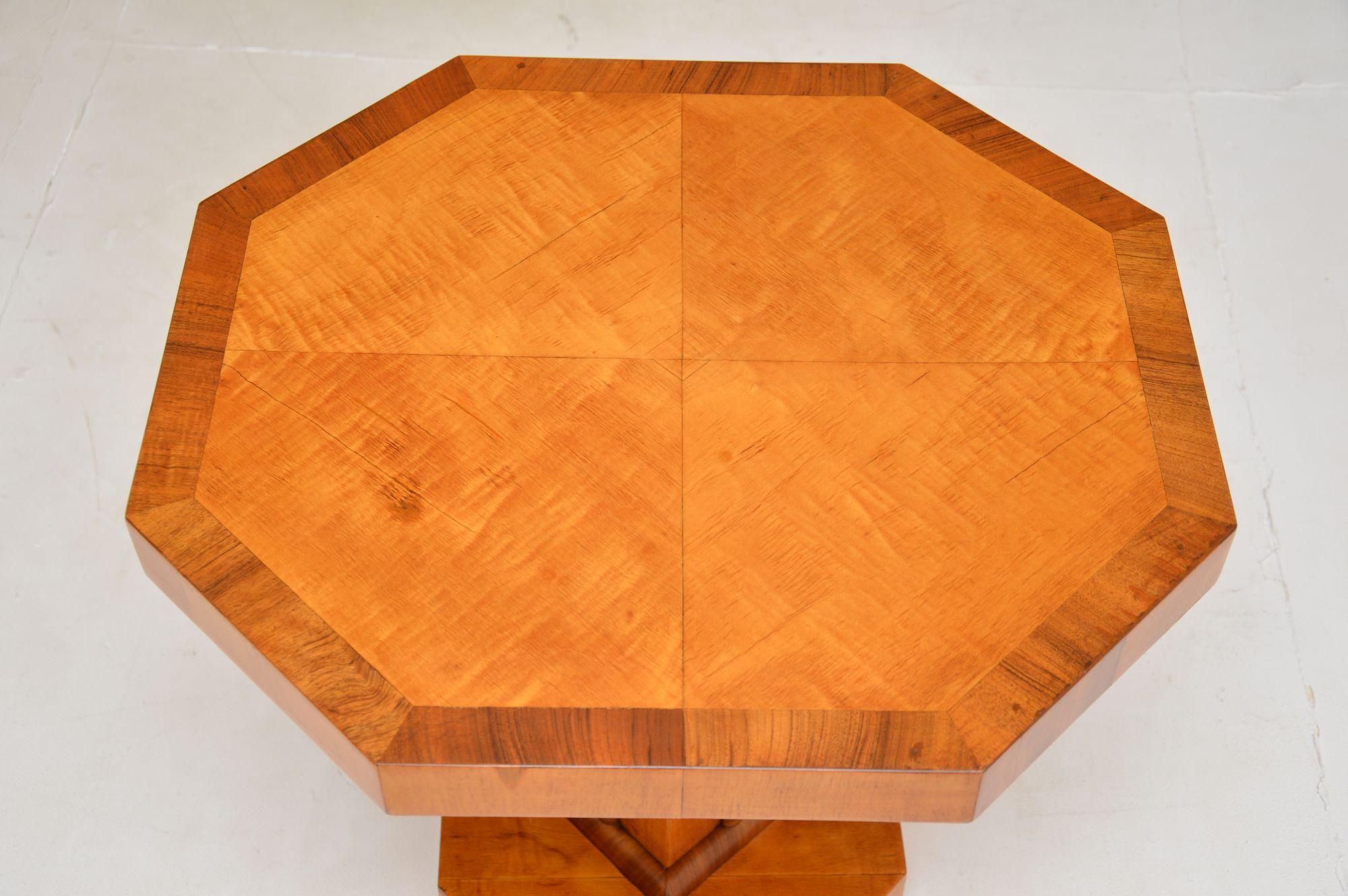 1920s Art Deco Sycamore & Walnut Occasional Coffee Table For Sale 1