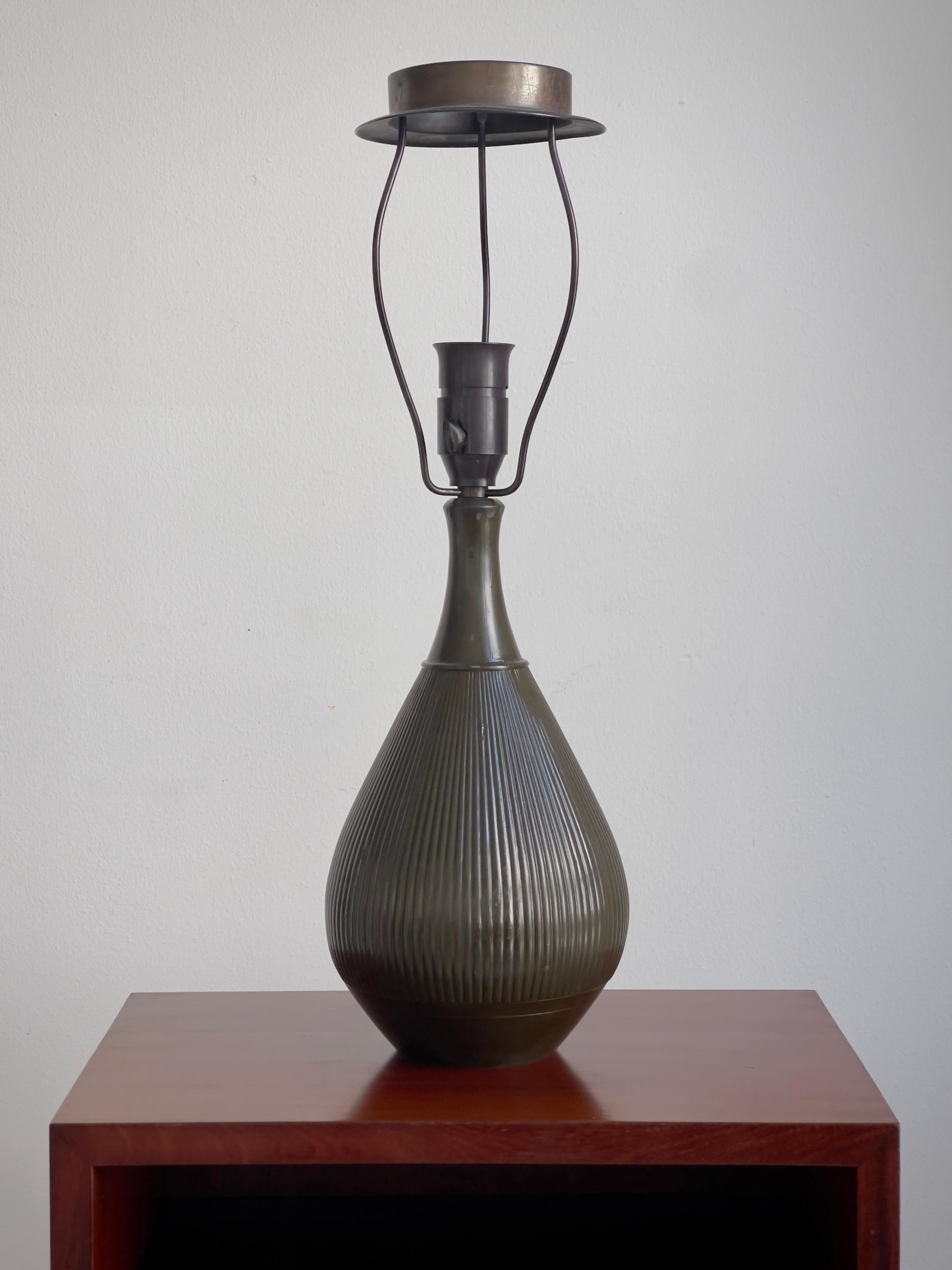 1920s Art Deco table lamp in disco metal by sculptor Just Andersen, Copenhagen For Sale 3