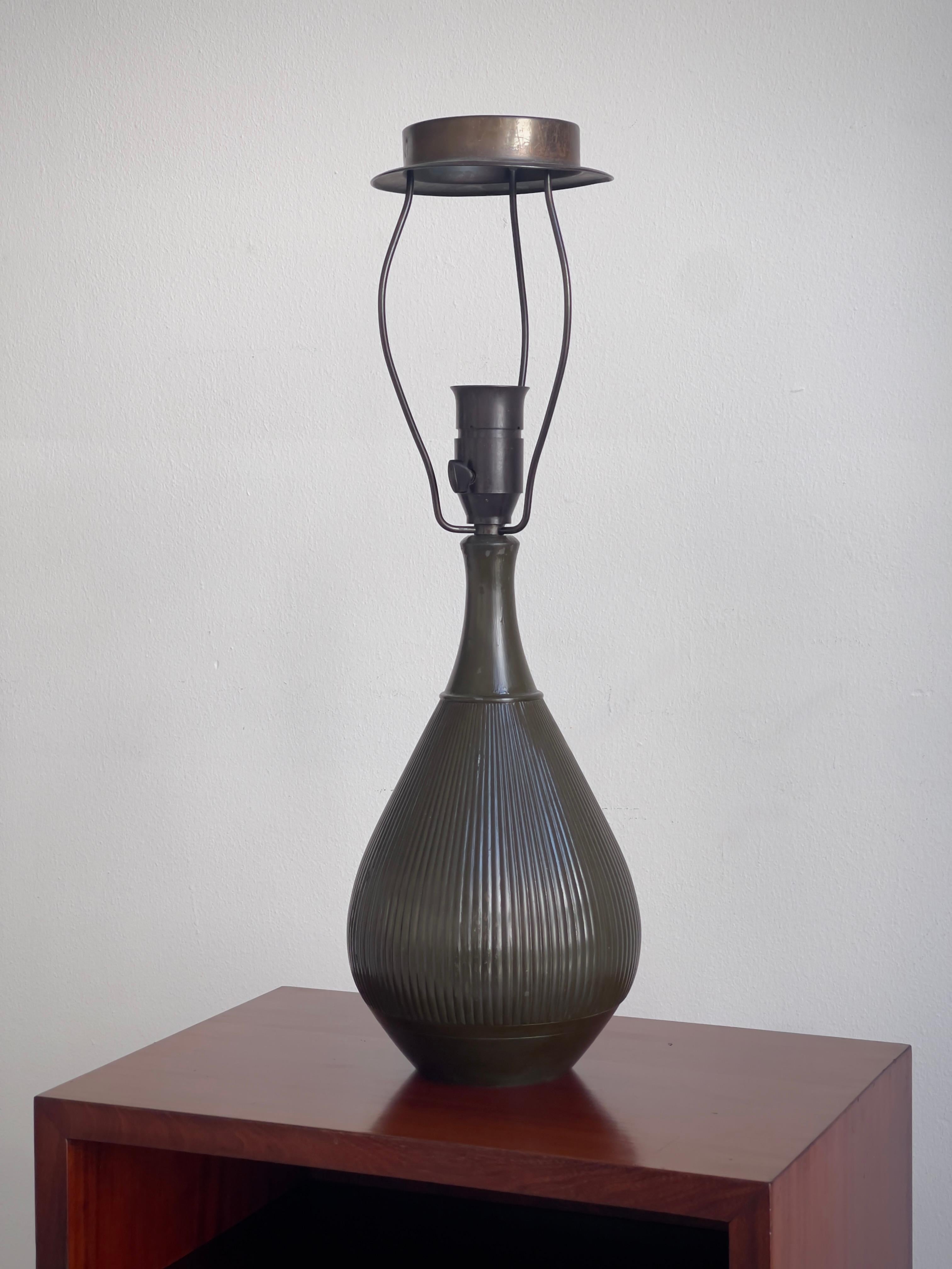 1920s Art Deco table lamp in disco metal by sculptor Just Andersen, Copenhagen For Sale 4