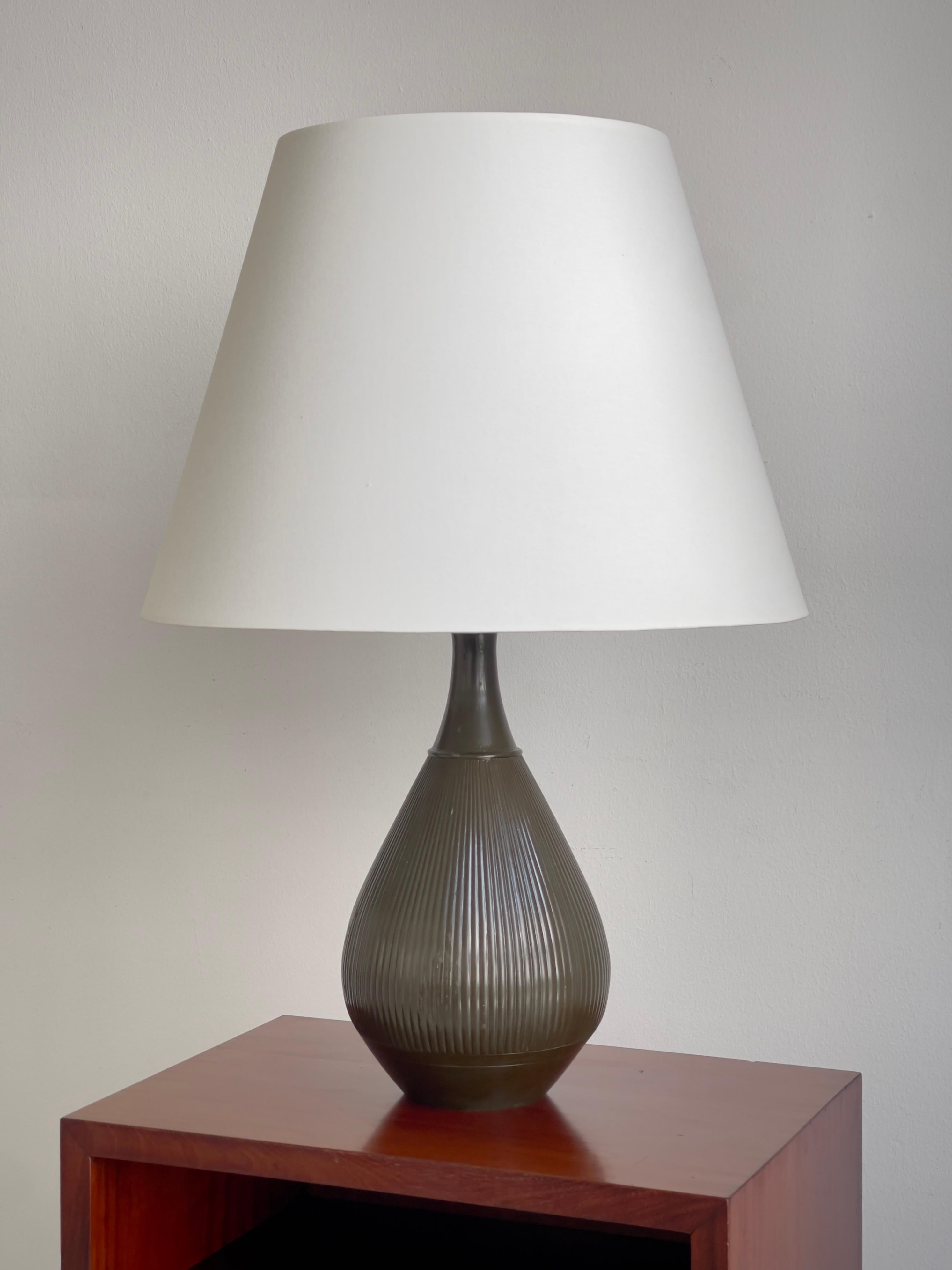 1920s Art Deco table lamp in disco metal by sculptor Just Andersen, Copenhagen For Sale 7