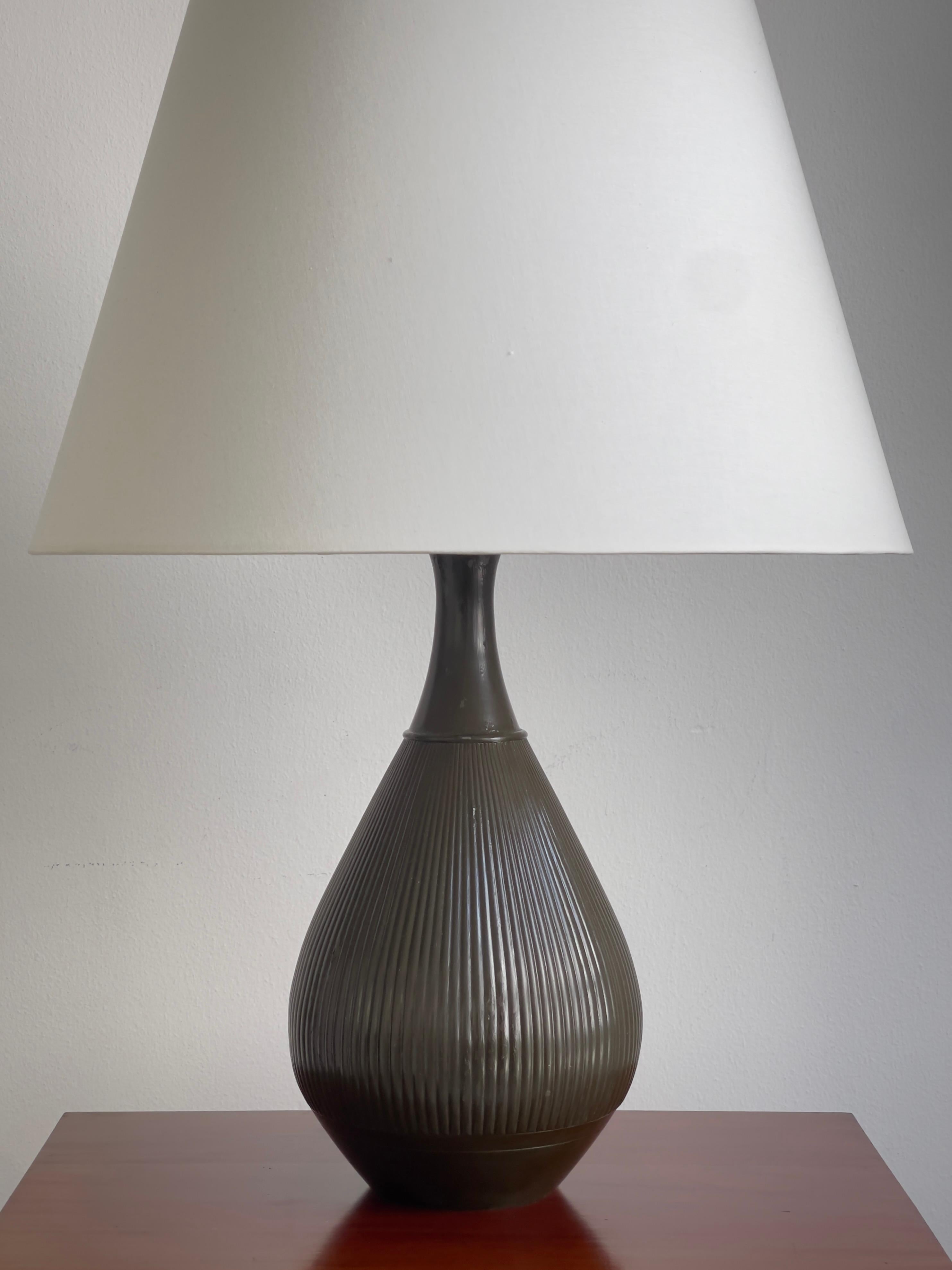 Cast 1920s Art Deco table lamp in disco metal by sculptor Just Andersen, Copenhagen For Sale