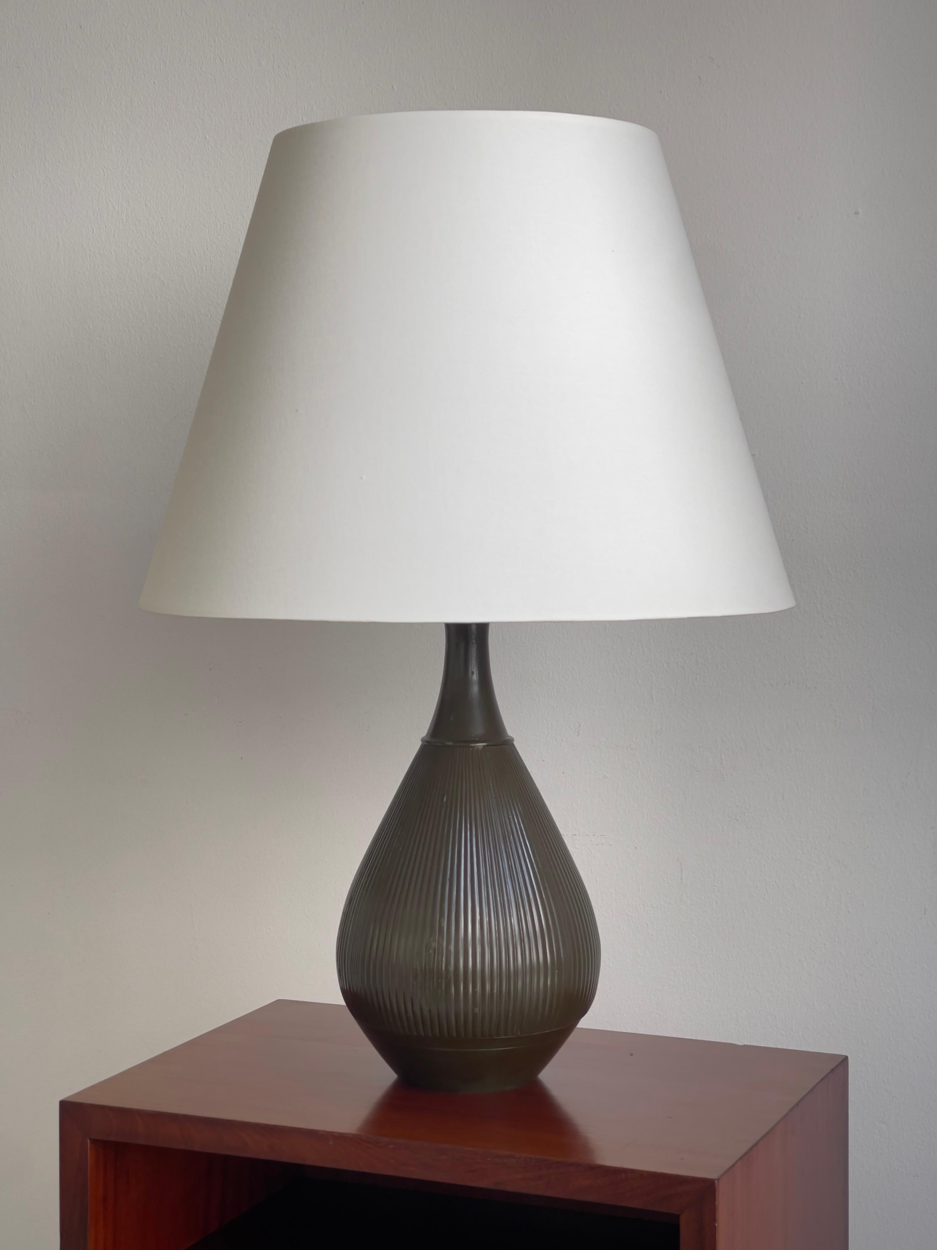 1920s Art Deco table lamp in disco metal by sculptor Just Andersen, Copenhagen For Sale 1