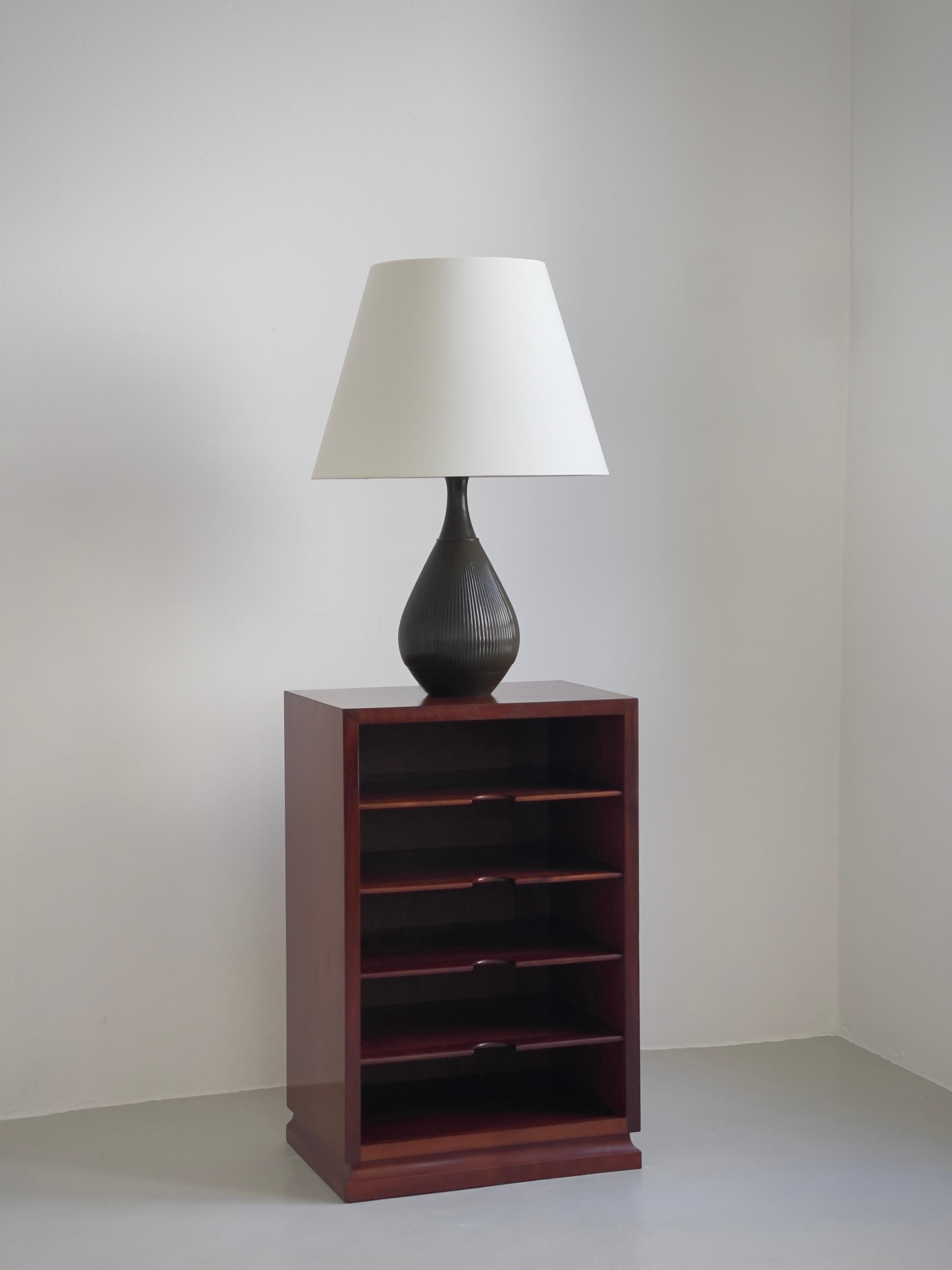 1920s Art Deco table lamp in disco metal by sculptor Just Andersen, Copenhagen For Sale 2