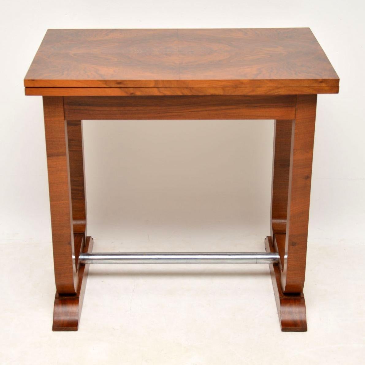 A stunning and top quality original Art Deco period flip top table from the 1920-1930s, this is a versatile size, ideal for use as a console/side table when closed. When opened it could be used as a card table and even a small dining table. This has