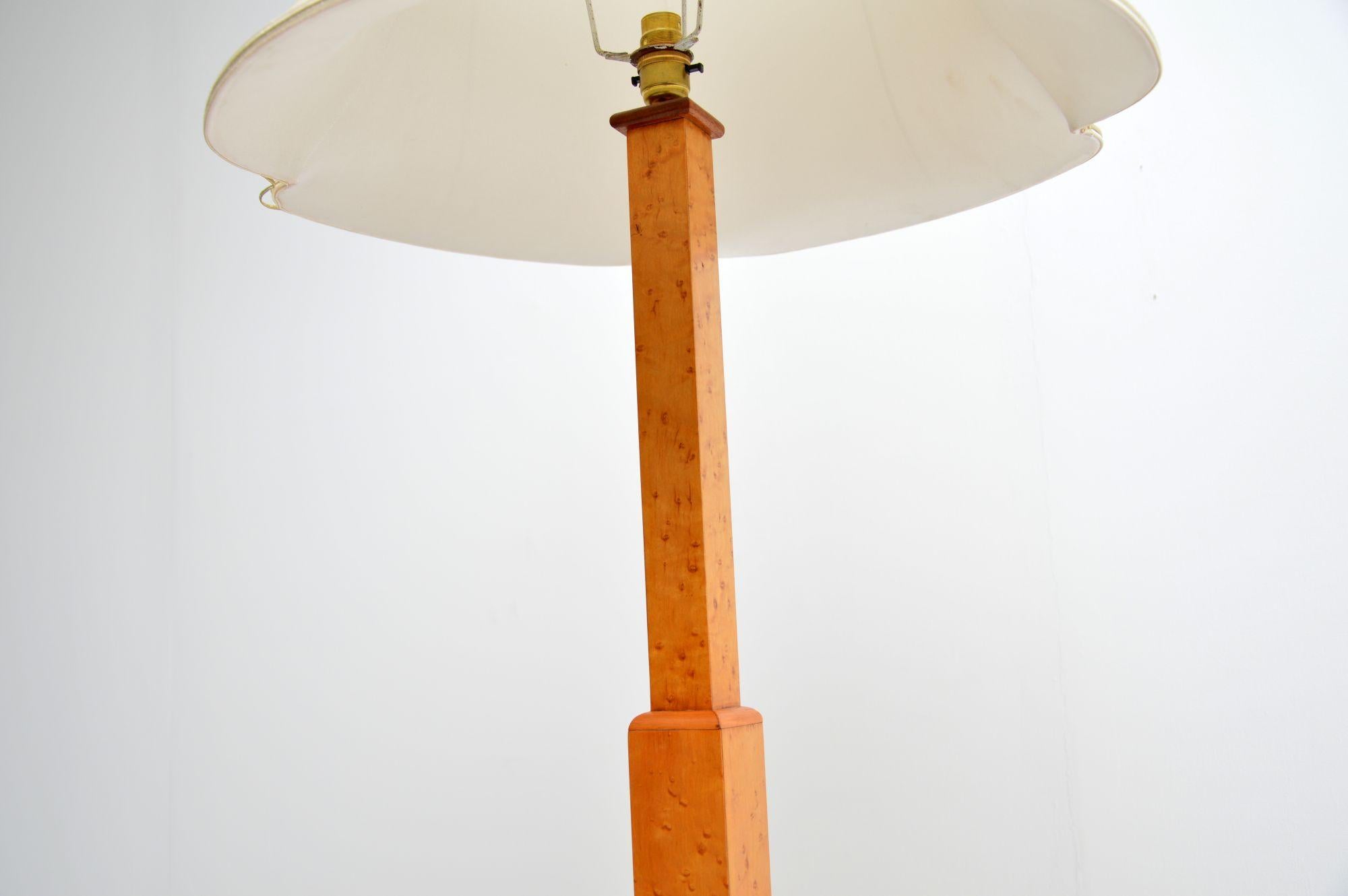 1920's Art Deco Walnut & Maple Lamp / Side Table 2