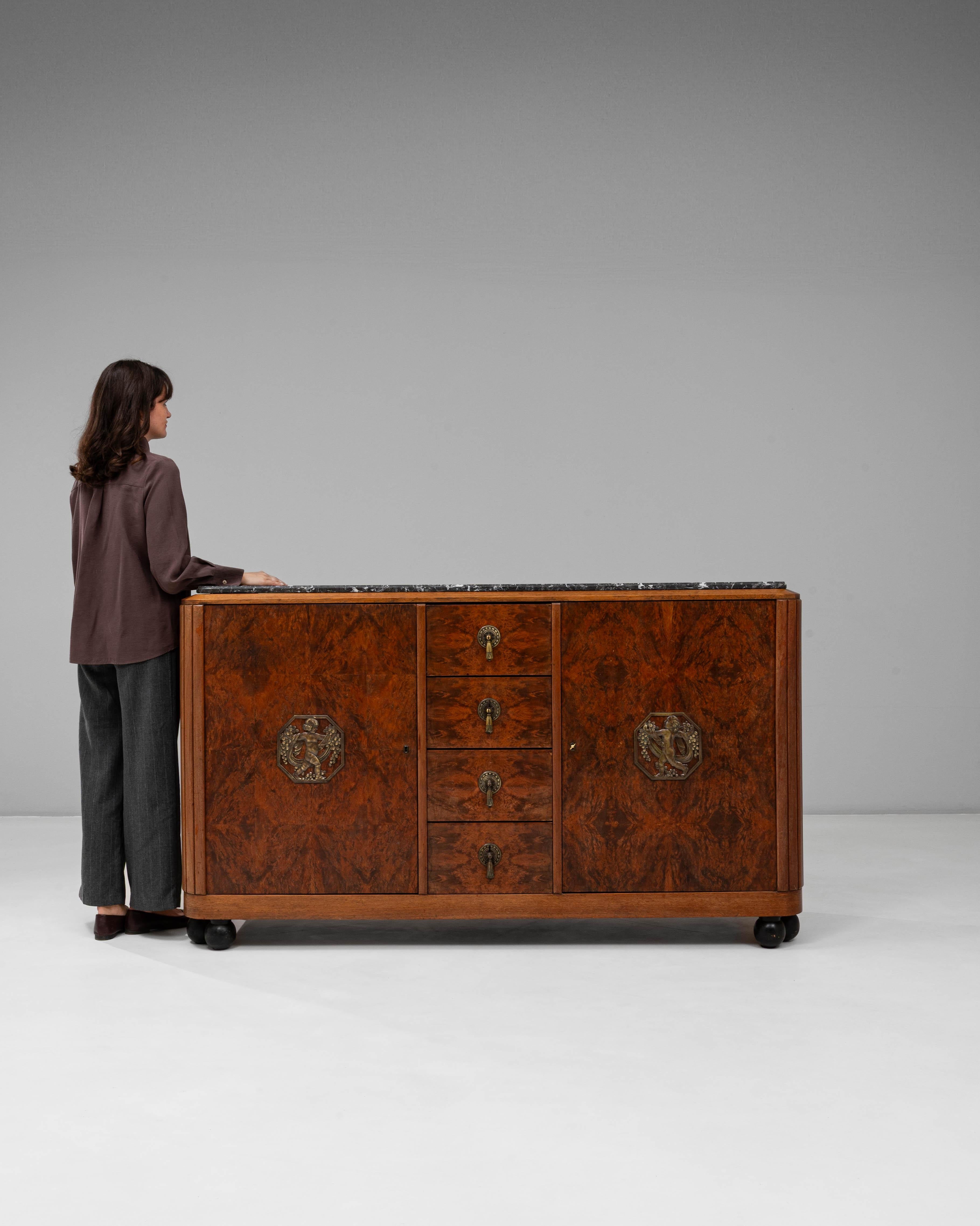 1920s Art Deco Wooden Sideboard with Marble Top en Bueno estado para la venta en High Point, NC