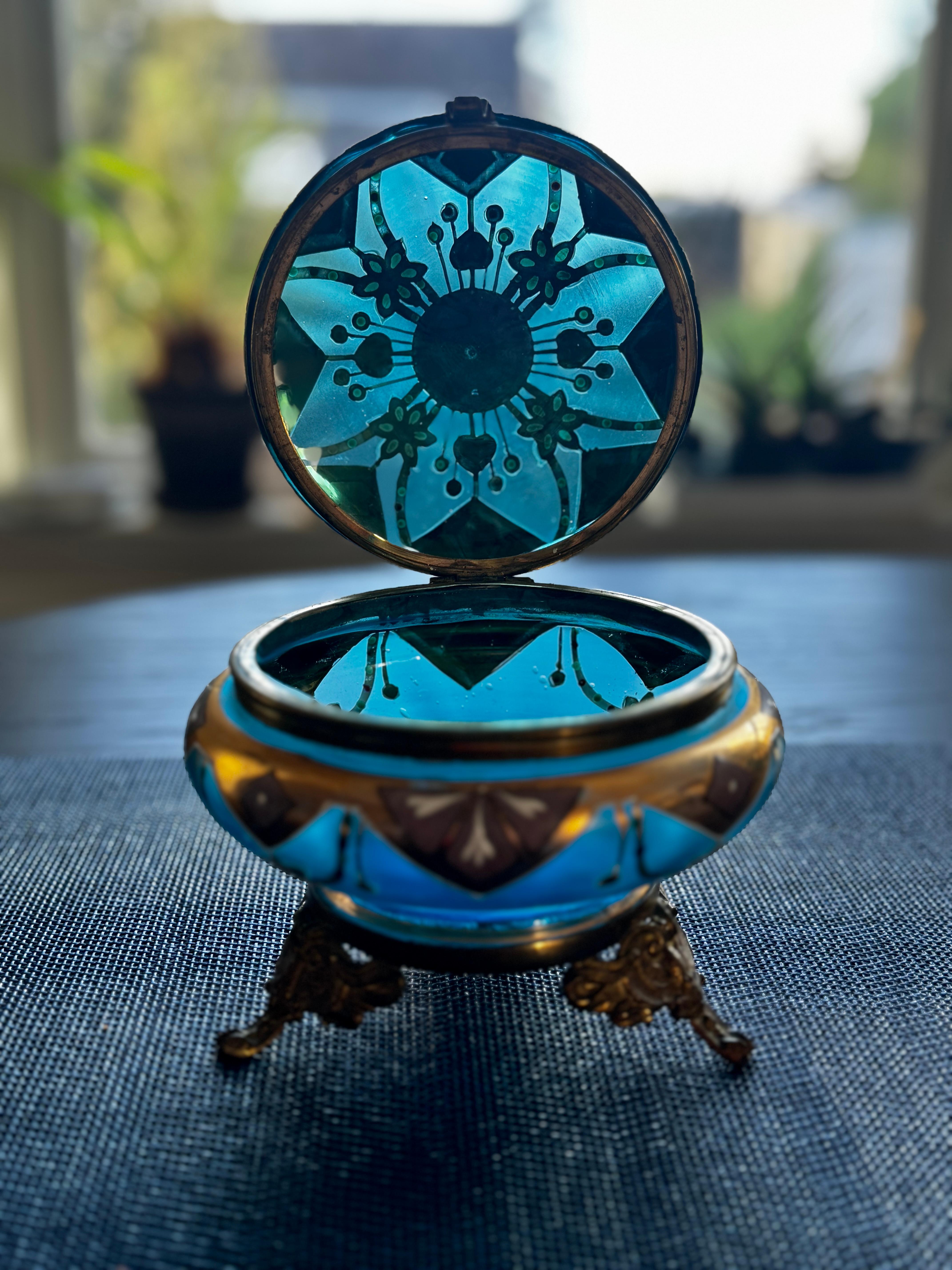 1920's Art Glass Dresser Box Hand-Painted With Heart Design on Brass Holder In Good Condition For Sale In San Francisco, CA