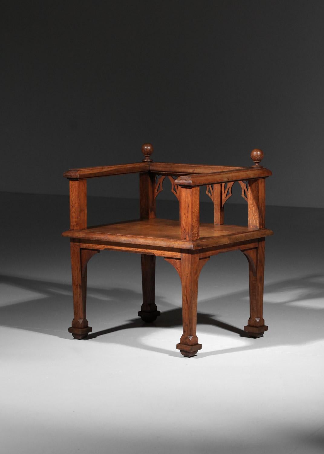 1920s Art Nouveau armchair with Gothic decoration in wood For Sale 7