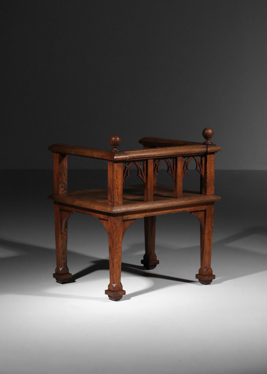 1920s Art Nouveau armchair with Gothic decoration in wood For Sale 3