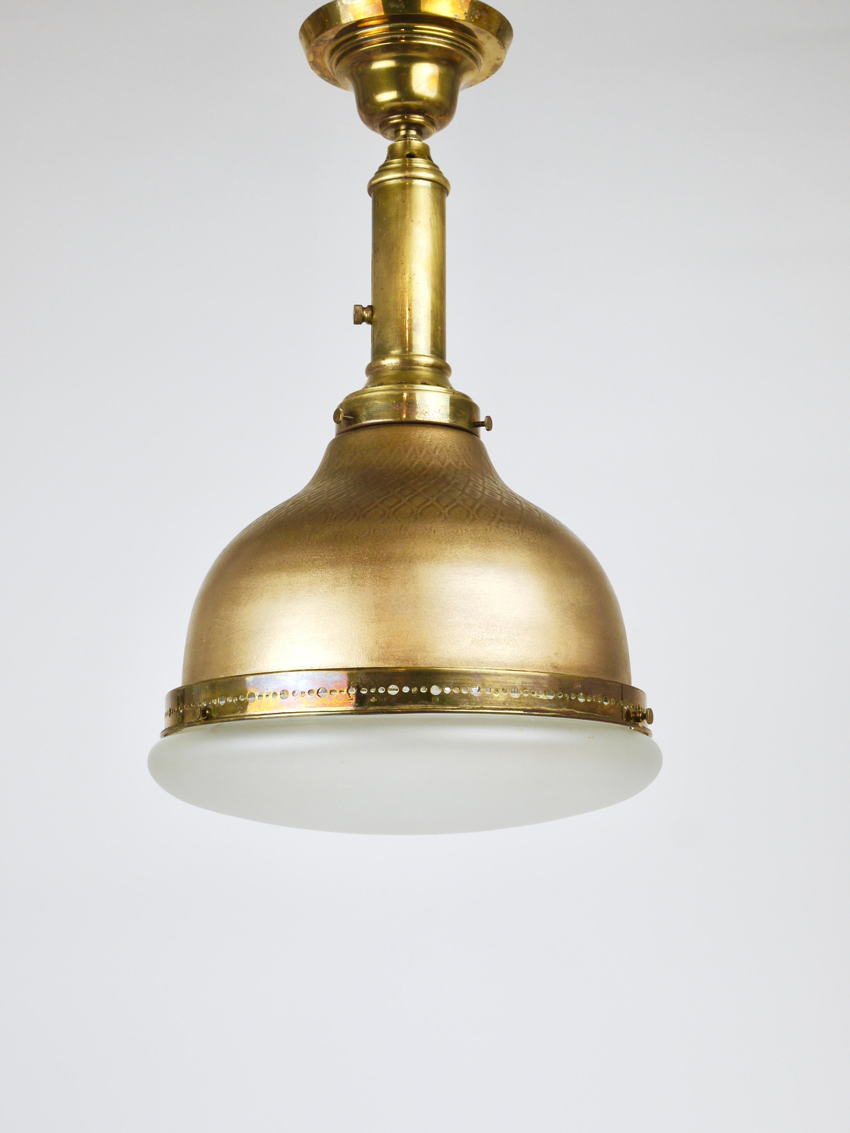 Lámpara colgante de latón y cristal Art Nouveau de los años 20, Jena, Alemania en venta 9