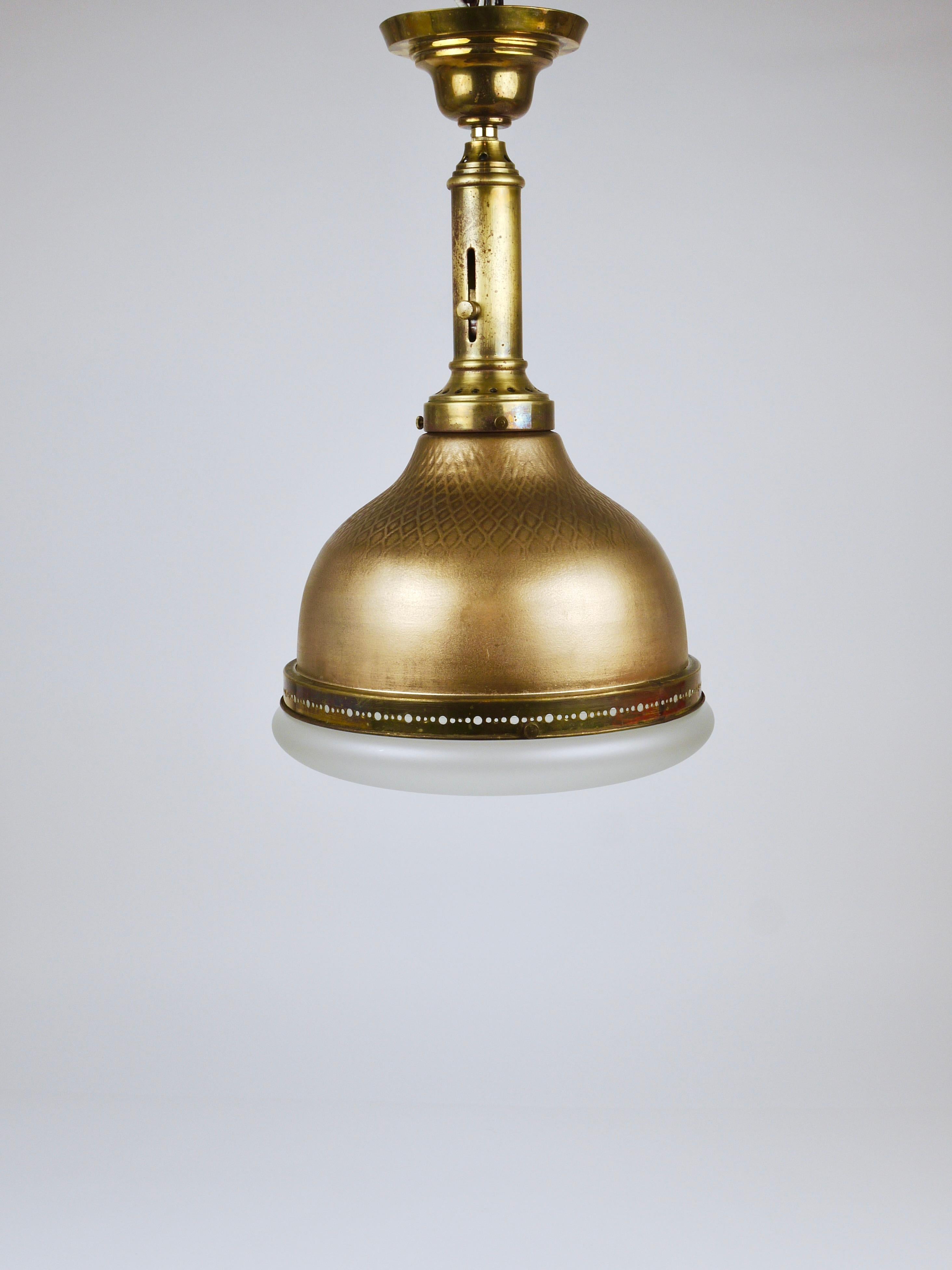 Lámpara colgante de latón y cristal Art Nouveau de los años 20, Jena, Alemania Latón en venta