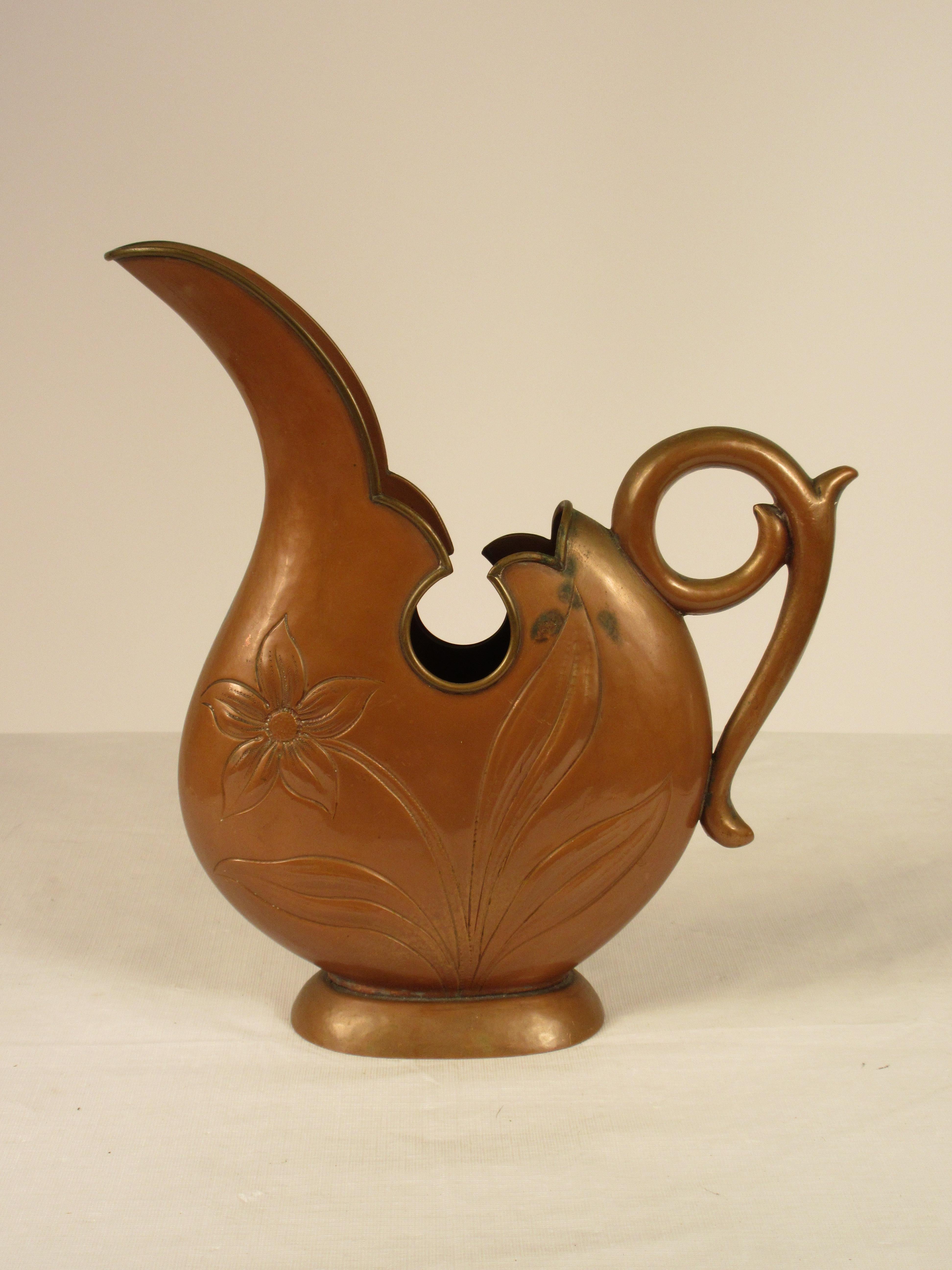 1920s Art Nouveau Copper Pitcher In Good Condition For Sale In Tarrytown, NY