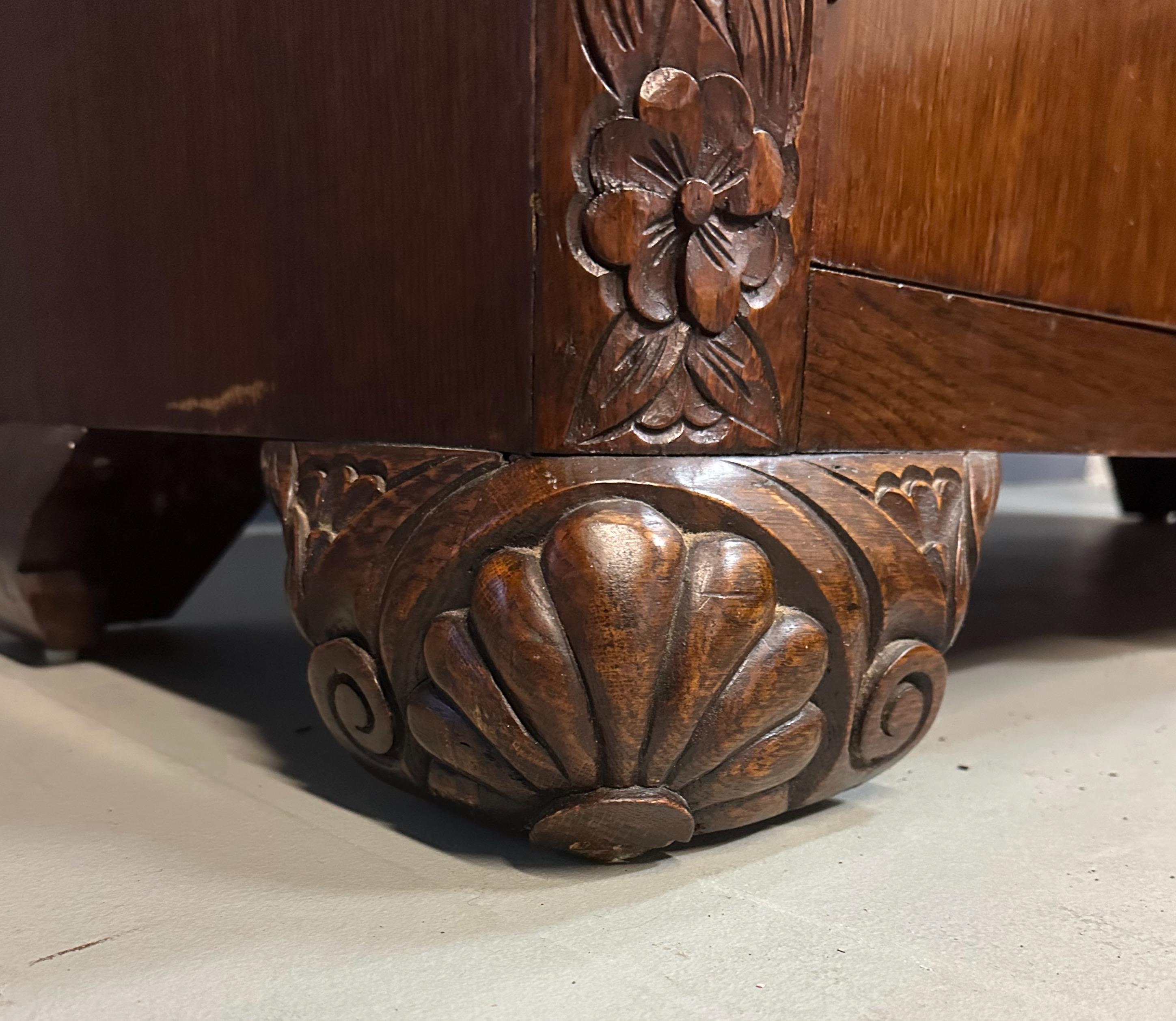 1920s Art Nouveau English Carved Sideboard in Oak For Sale 5