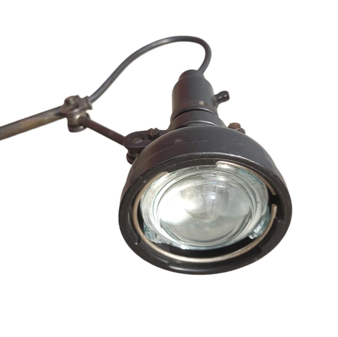 Début du 20ème siècle Lampe de bureau industrielle articulée des années 1920 en vente