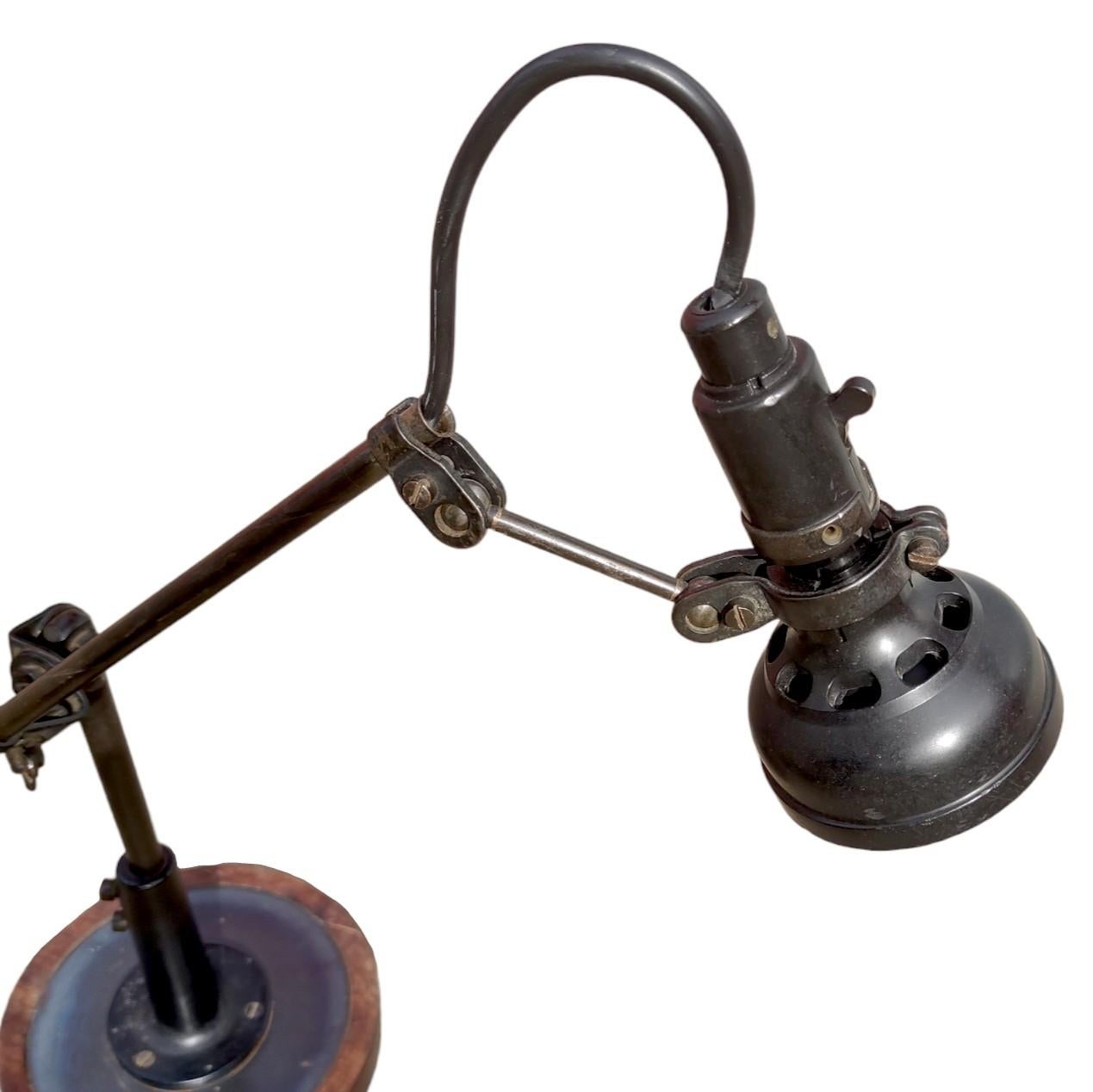 Fer Lampe de bureau industrielle articulée des années 1920 en vente