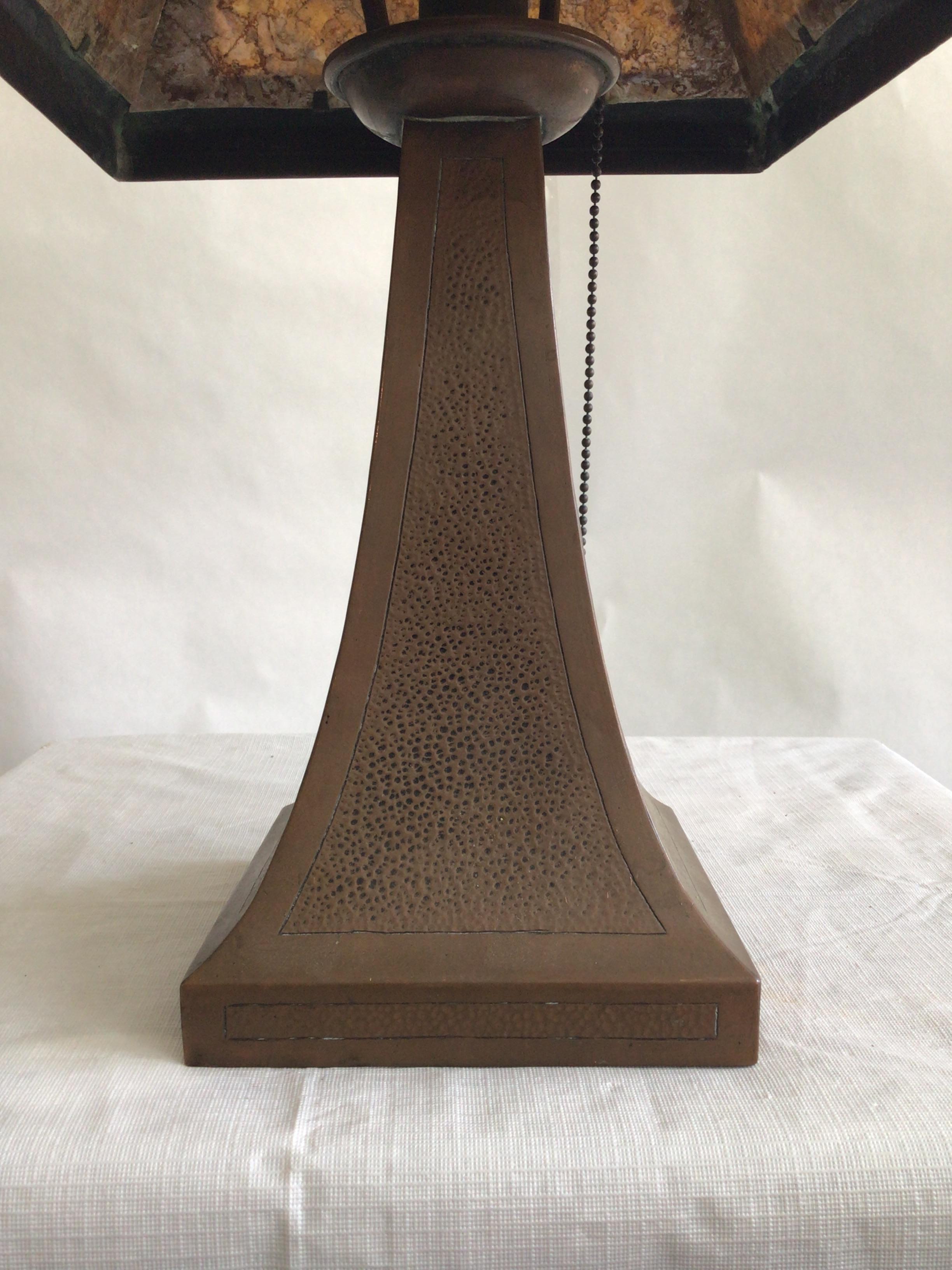 1920s Arts and Crafts Copper Table Lamp With Mica Shade For Sale 6