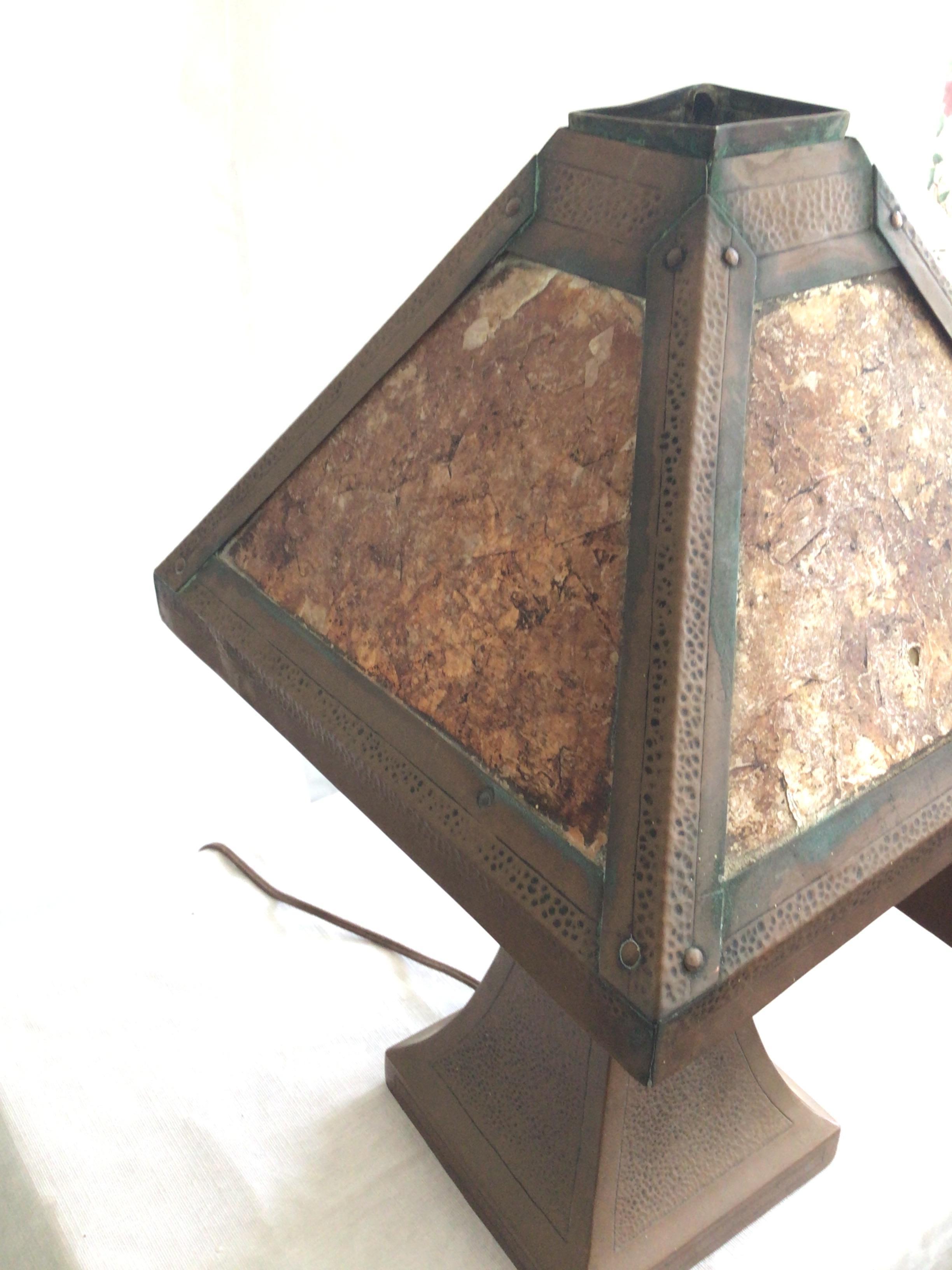 1920s Arts and Crafts Copper Table Lamp With Mica Shade For Sale 3