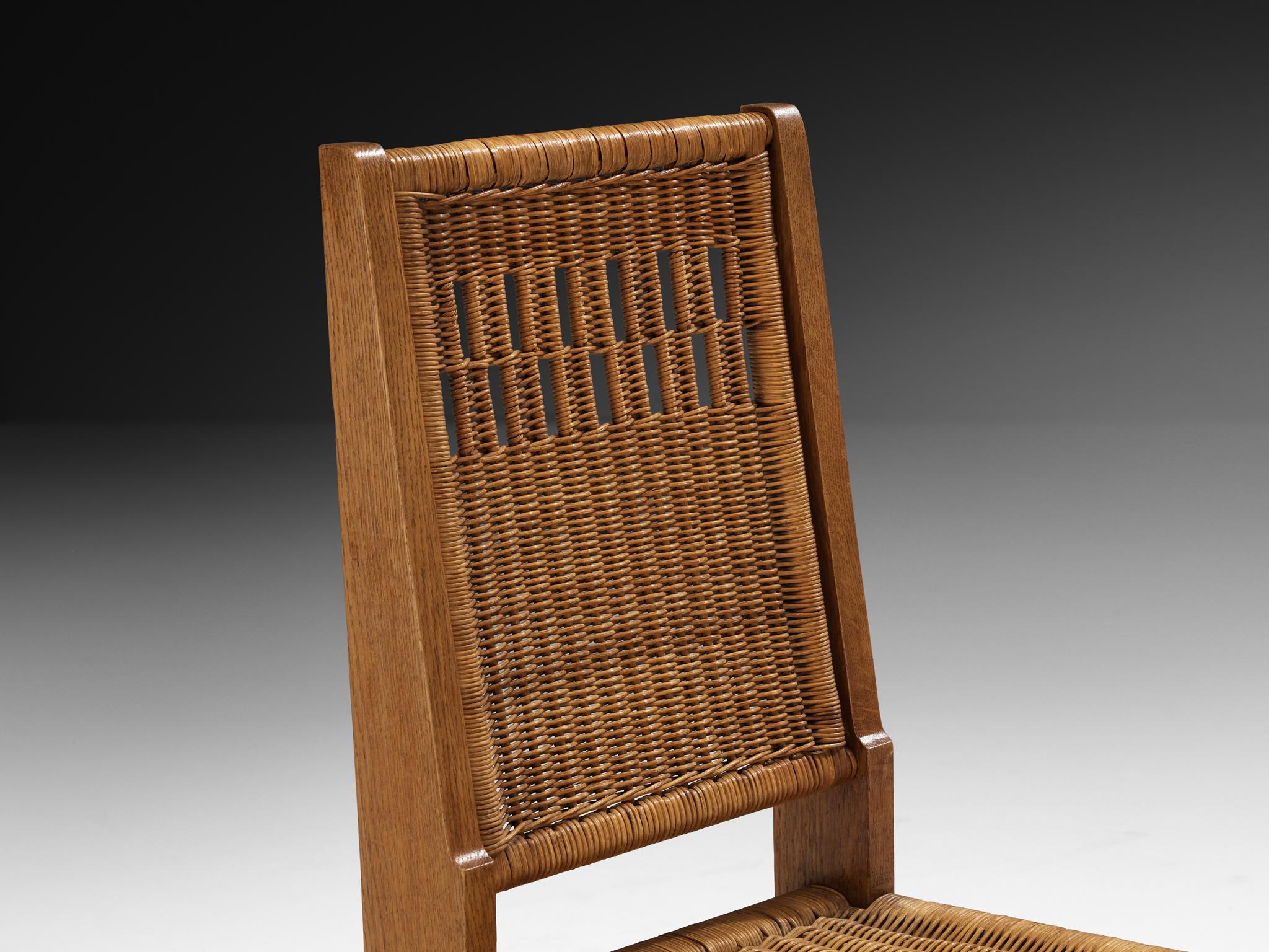 1920er Jahre Arts & Crafts Paar Esszimmerstühle aus Eiche und Rohrholz (Gehstock) im Angebot