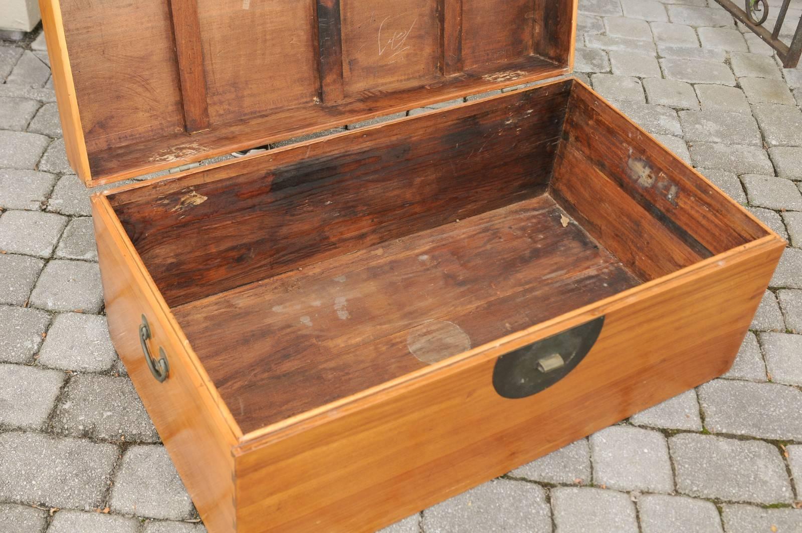 1920s Asian Camphor Wood Box with Traditional Lockset and Lateral Handles For Sale 2