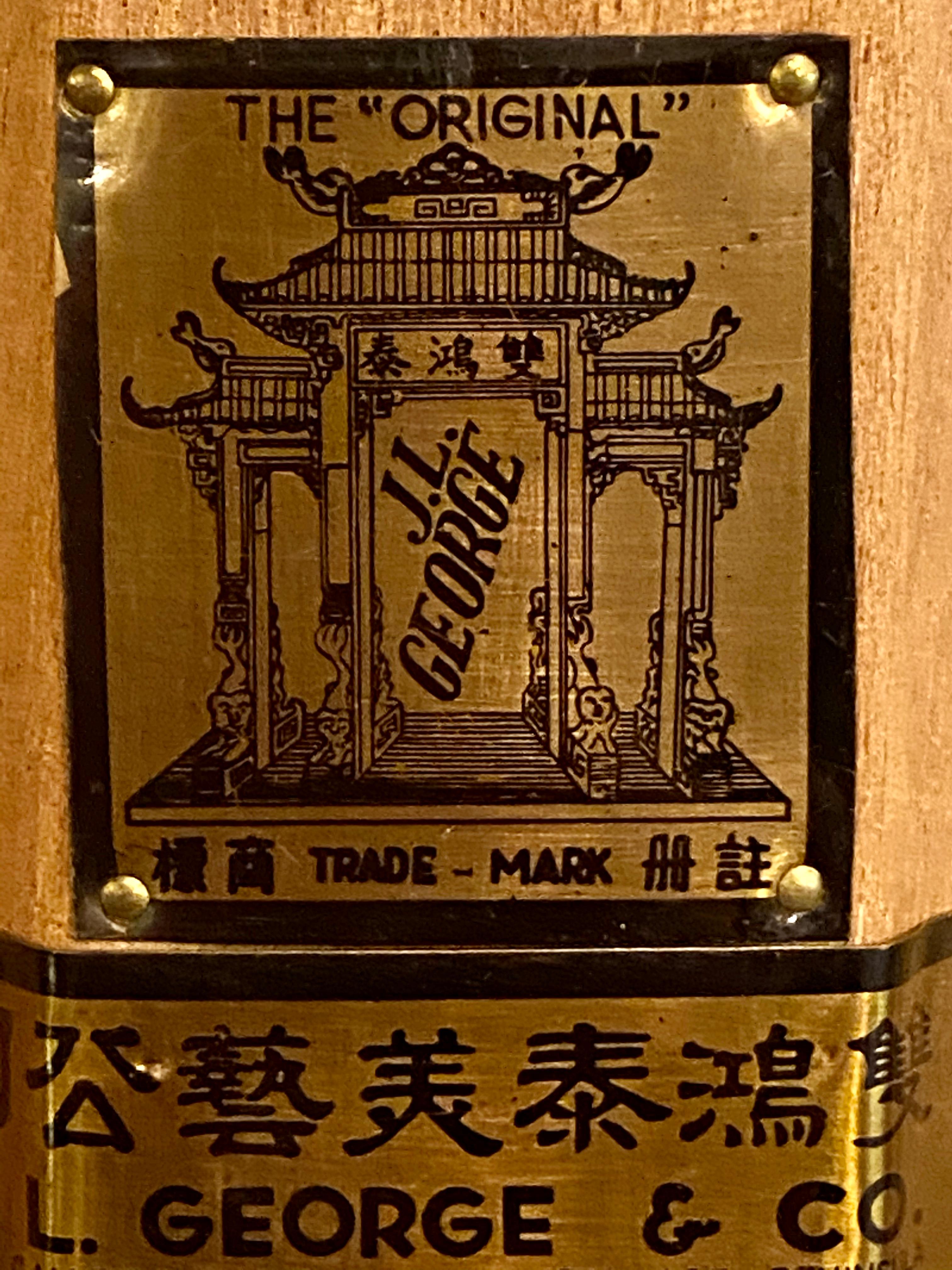 Asiatische Mitgift-, Decken- oder Aufbewahrungstruhe aus den 1920er Jahren, Bronze verziert J. L. George im Angebot 10