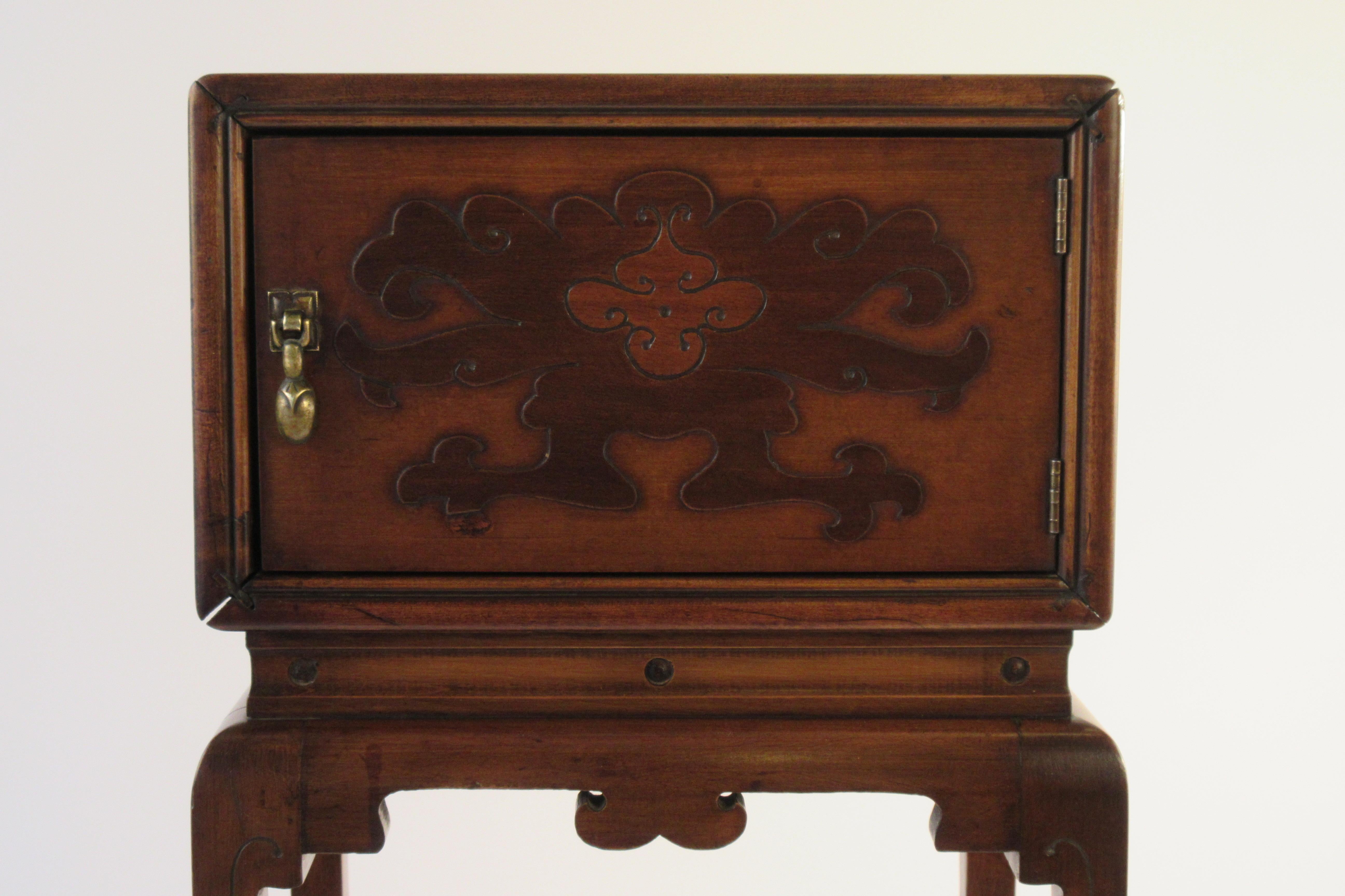 1920s Asian Walnut Humidor In Good Condition In Tarrytown, NY