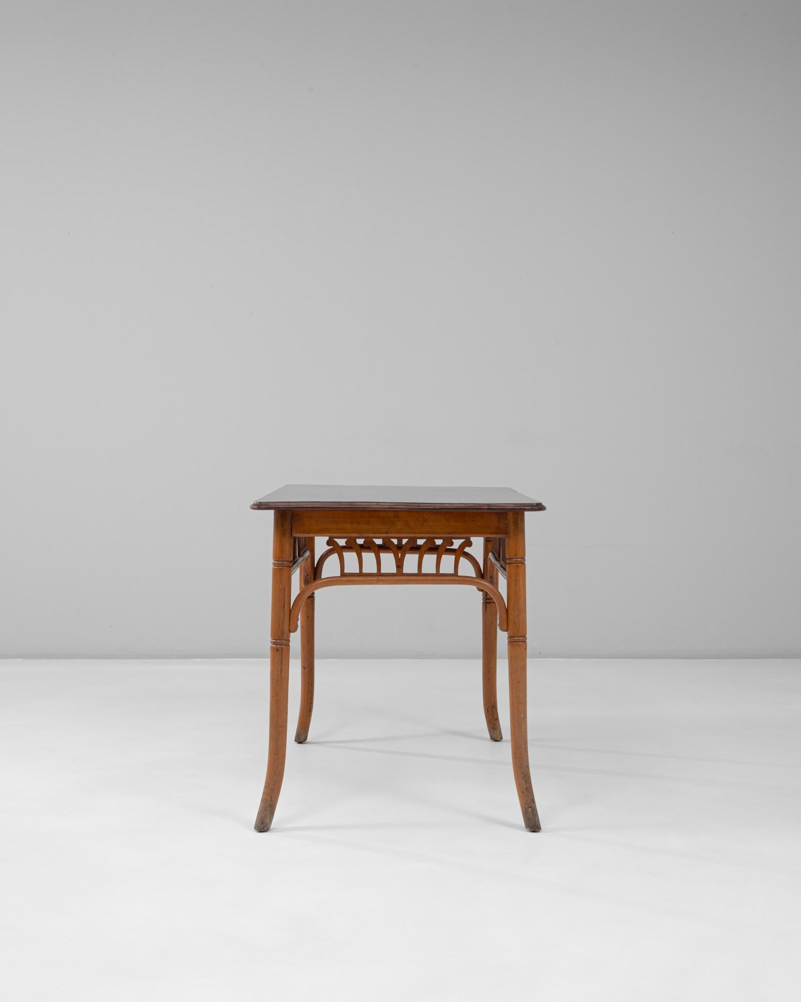 20th Century 1920s Austrian Art Nouveau Bentwood Side Table For Sale
