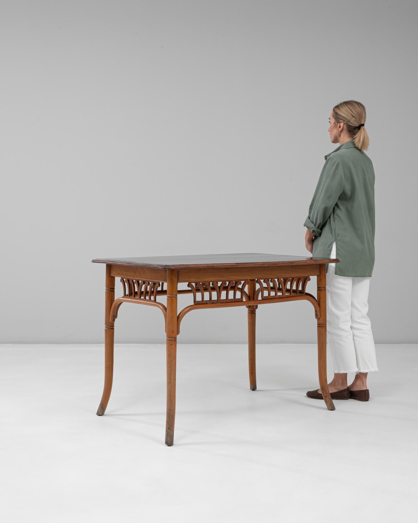 1920s Austrian Art Nouveau Bentwood Side Table For Sale 2