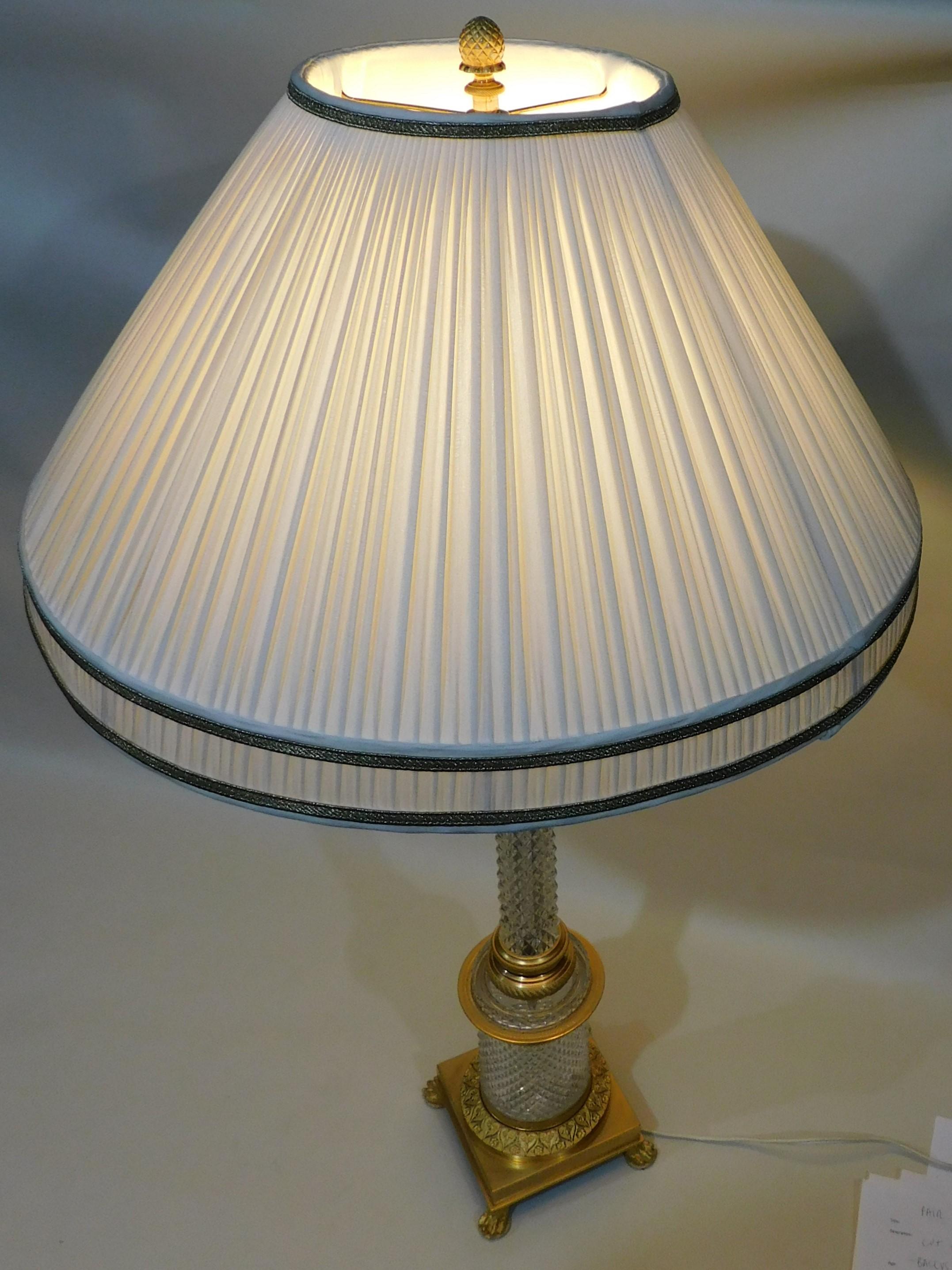20th Century 1920s Austrian Diamond Pattern Cut Crystal Gilt Bronze Table Lamp For Sale