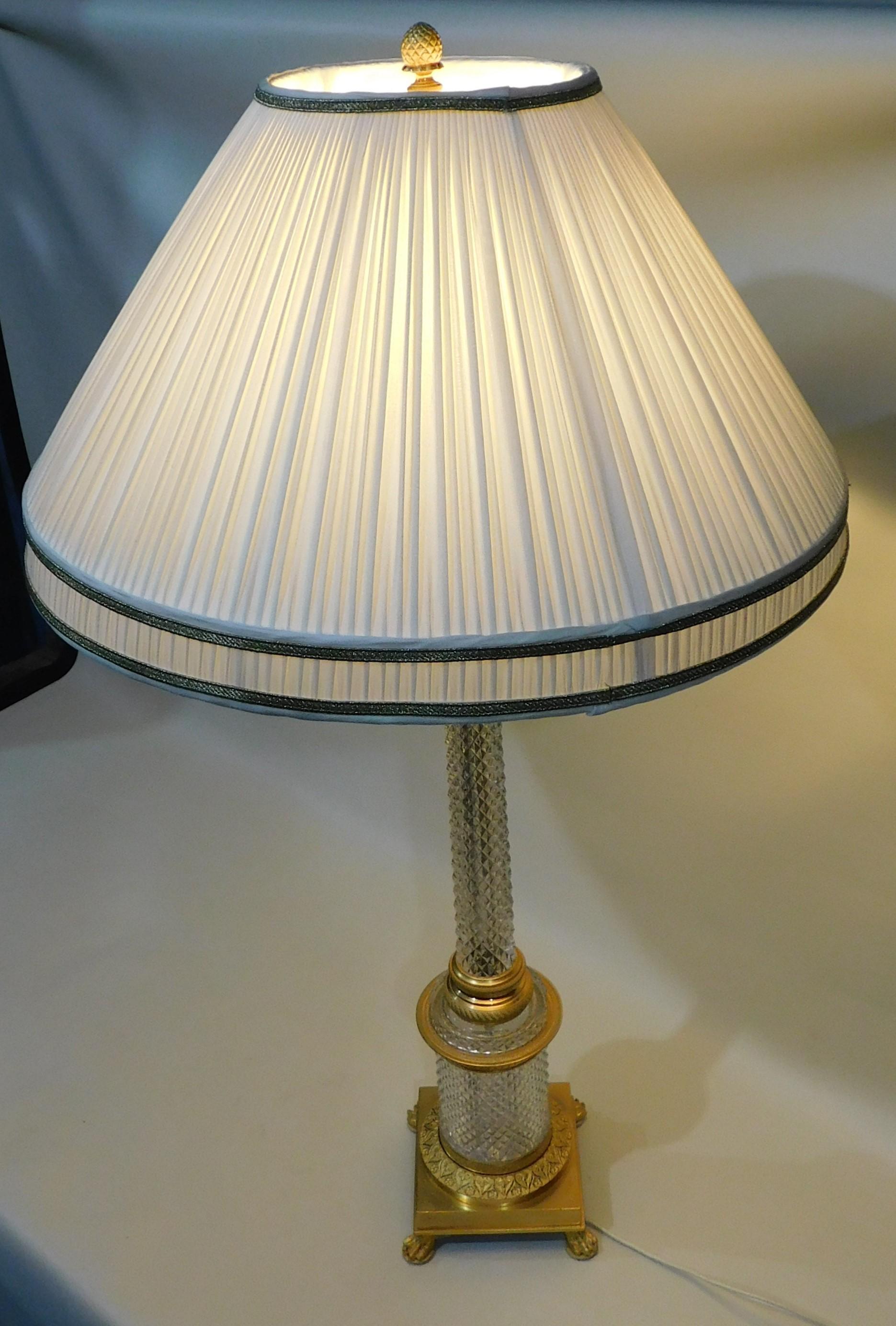 1920s Austrian Diamond Pattern Cut Crystal Gilt Bronze Table Lamp For Sale 1