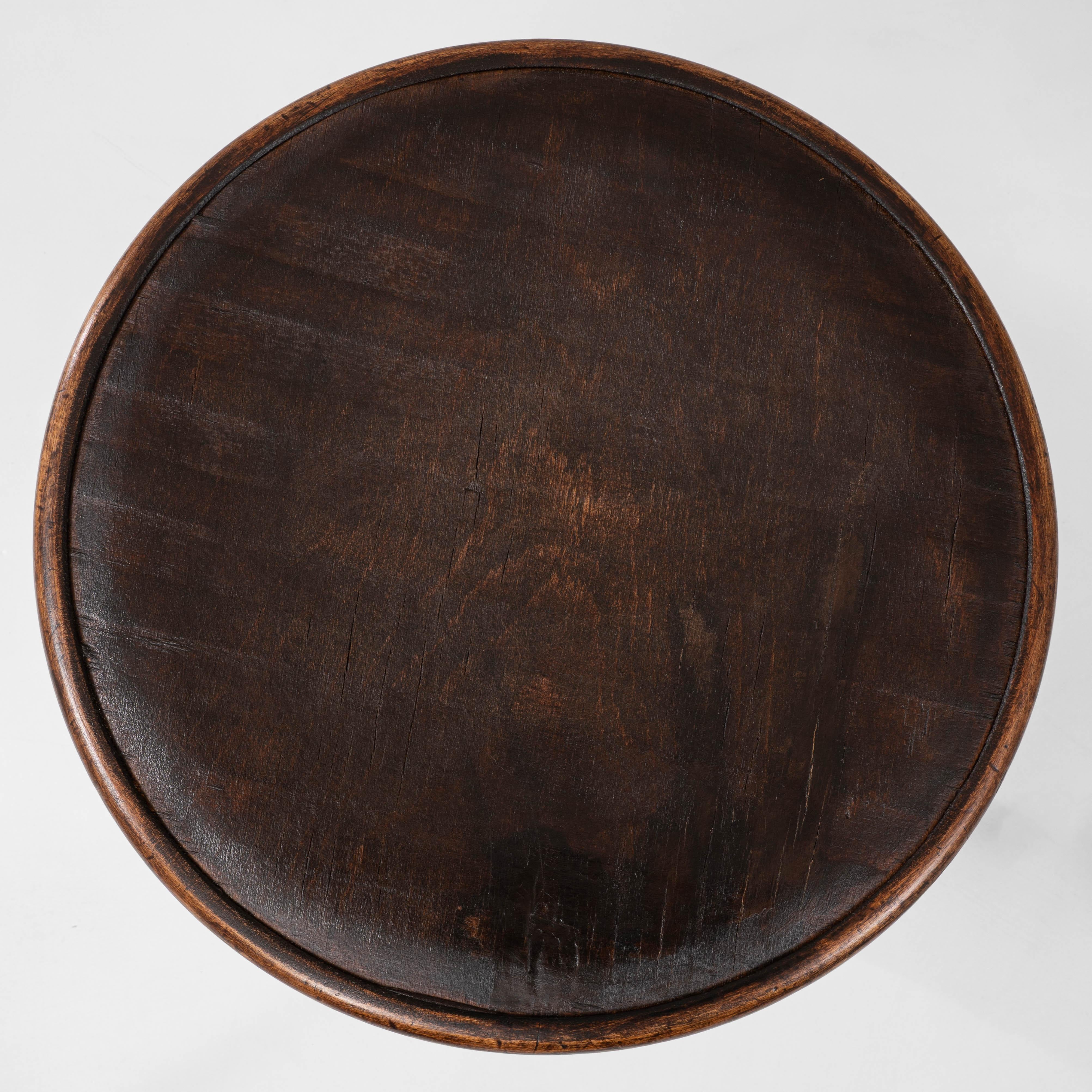 Tabouret pivotant en bois industriel autrichien des années 1920 en vente 5