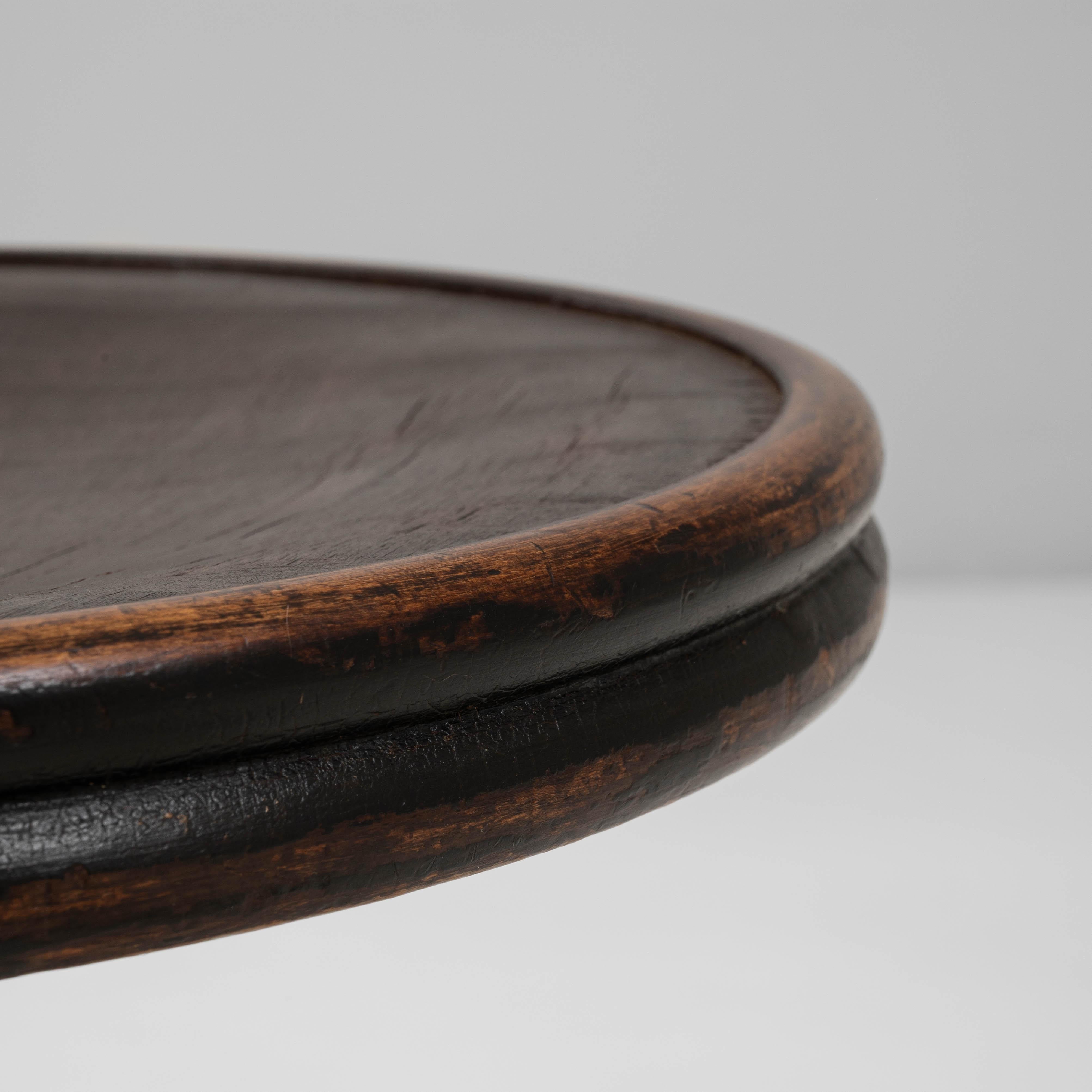 Tabouret pivotant en bois industriel autrichien des années 1920 en vente 2