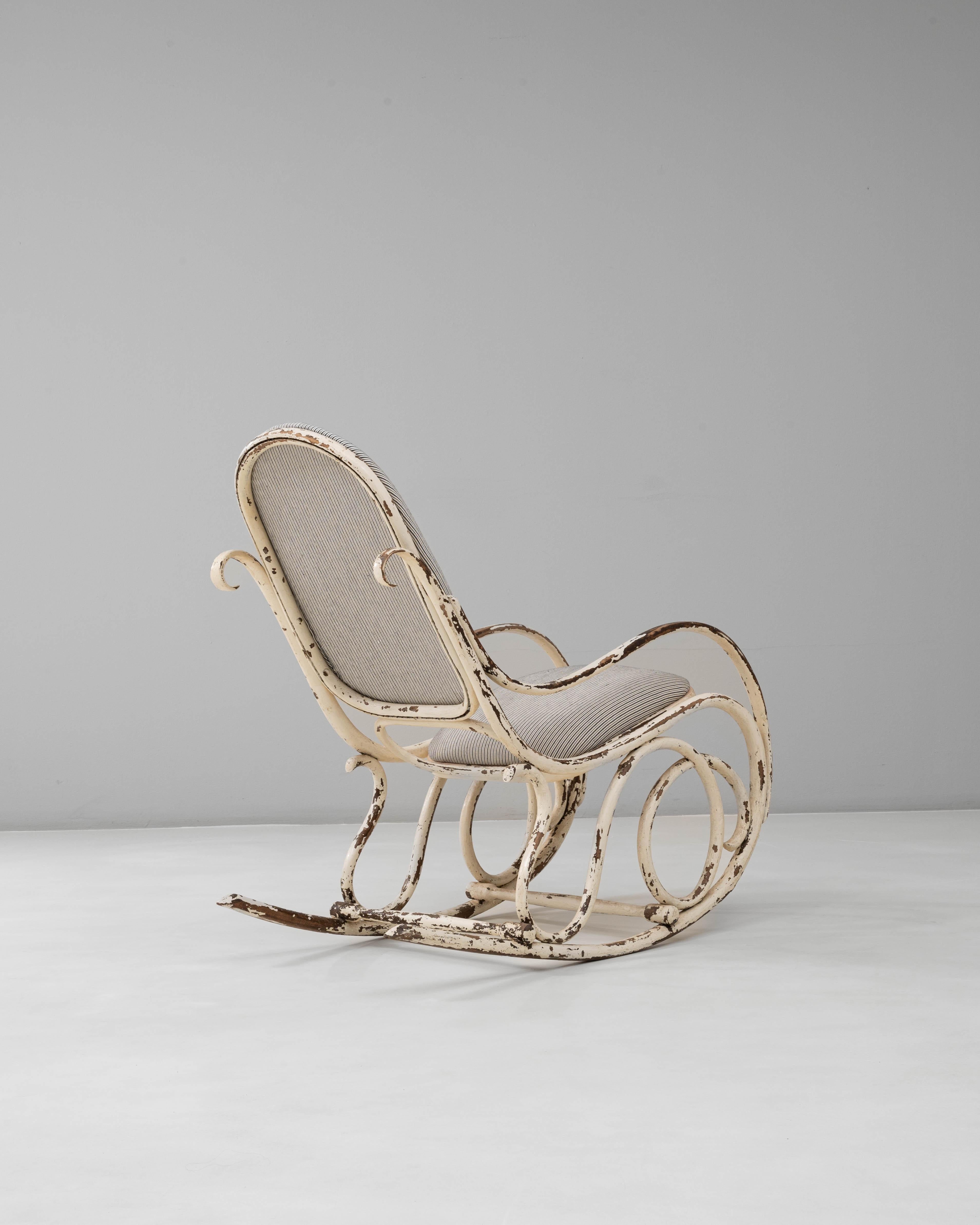 20th Century 1920s Austrian Thonet-Style Bentwood Rocking Chair with Striped Upholstery For Sale